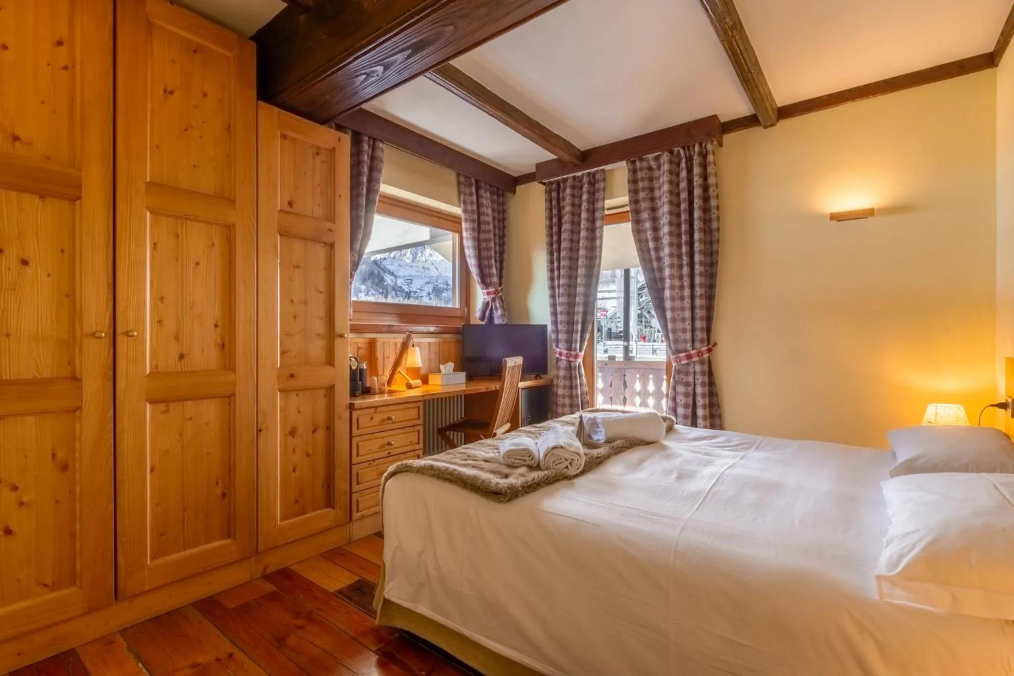 Bed in Shatush Hotel