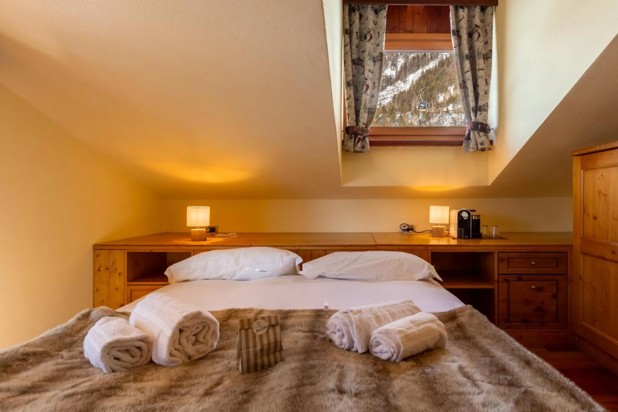 Bed in Shatush Hotel