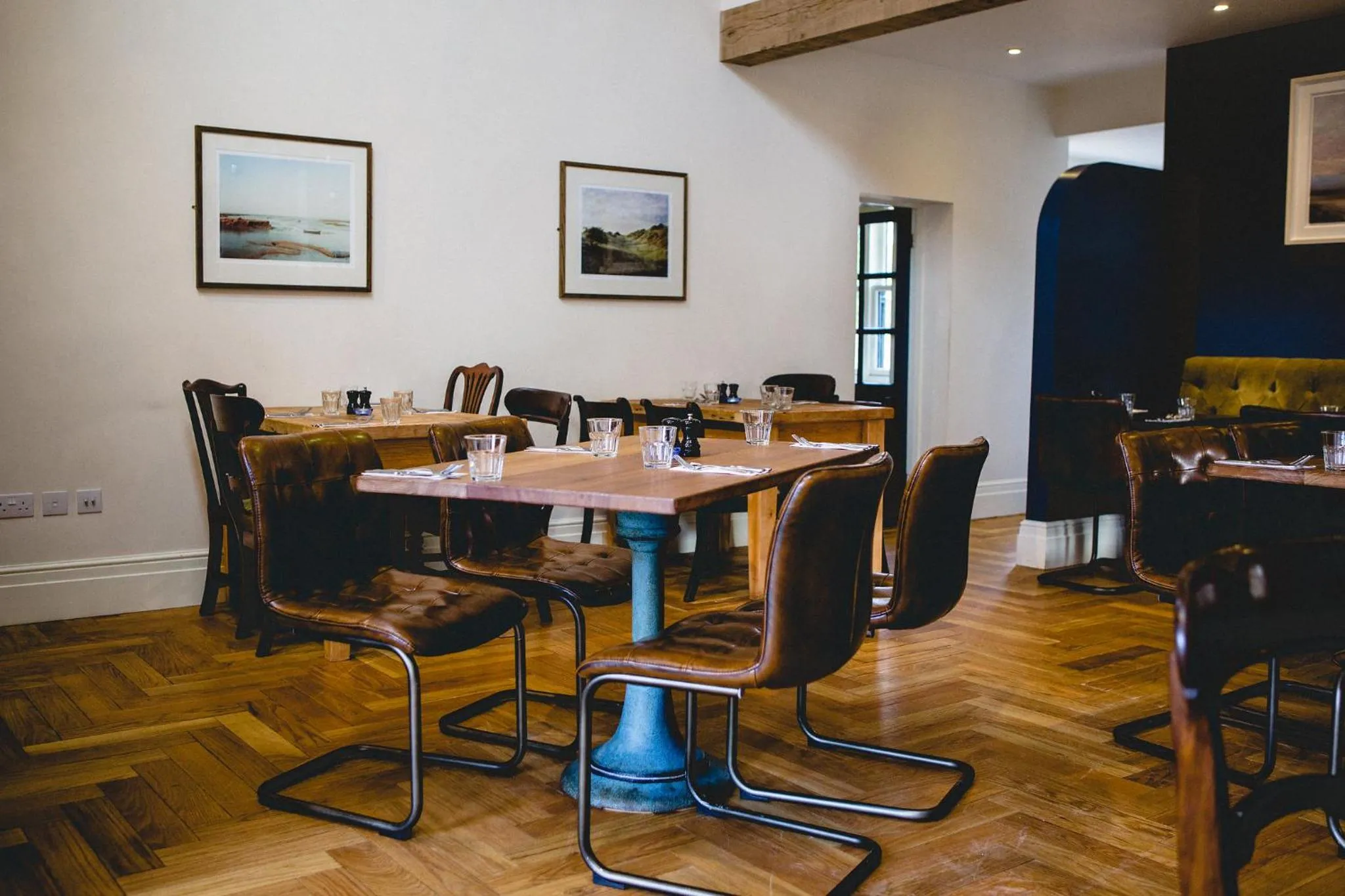 Restaurant/places to eat in The Hero