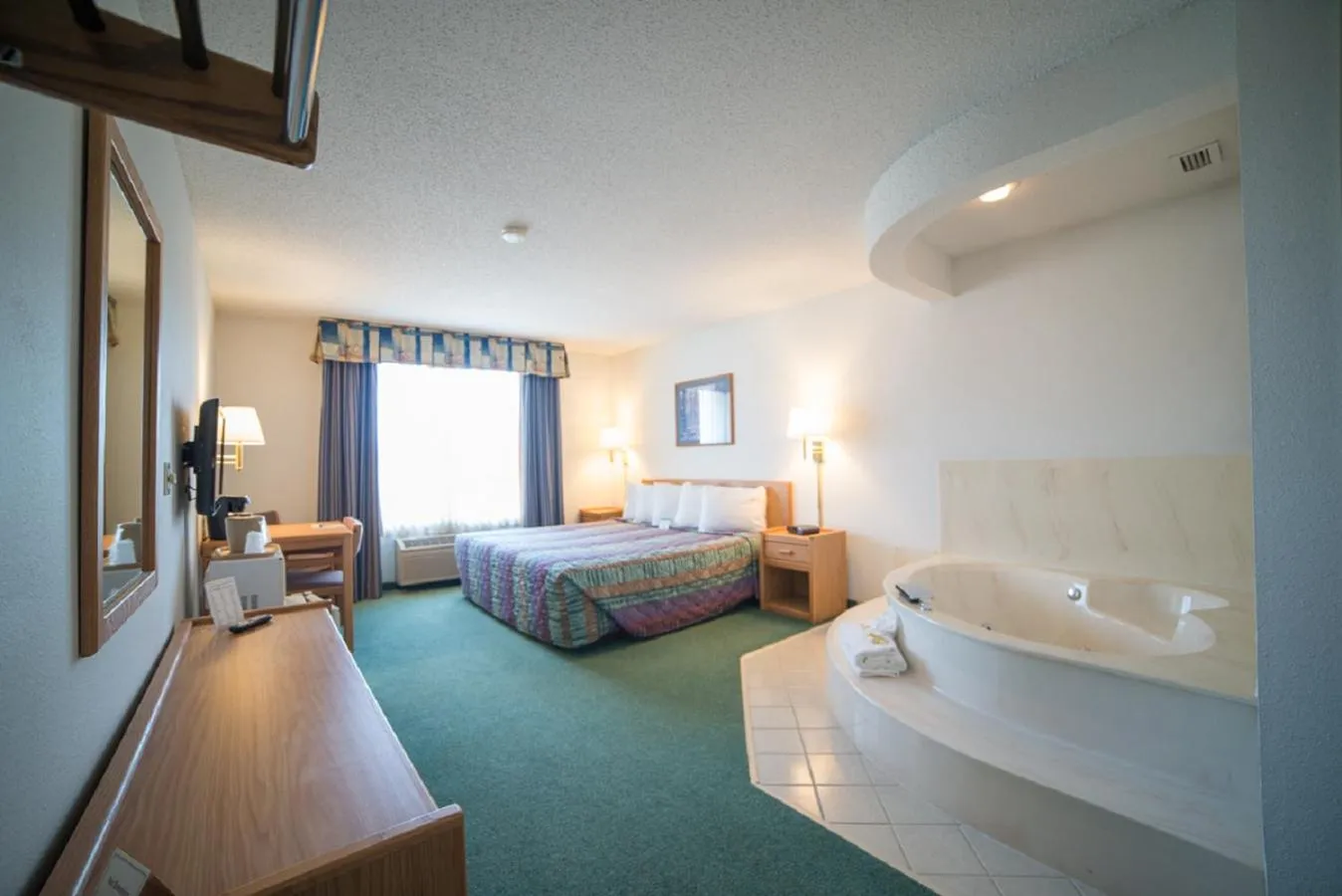 Bedroom, Bed in River Valley Inn & Suites