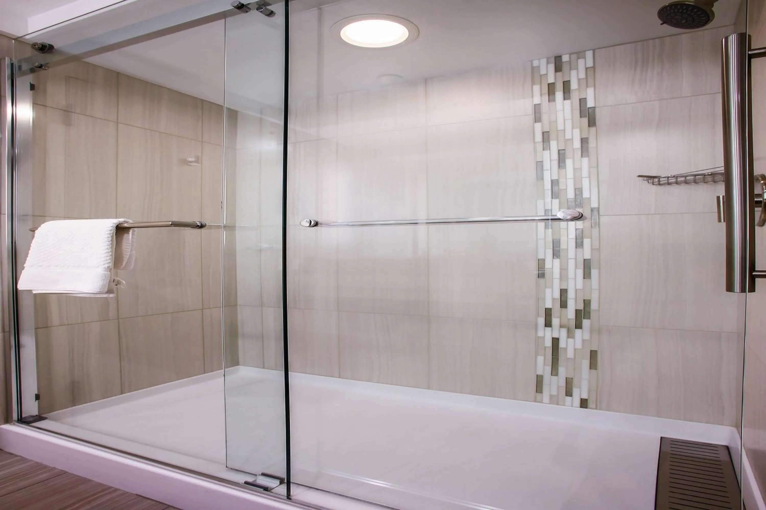 Bathroom in DoubleTree by Hilton Chicago/Alsip