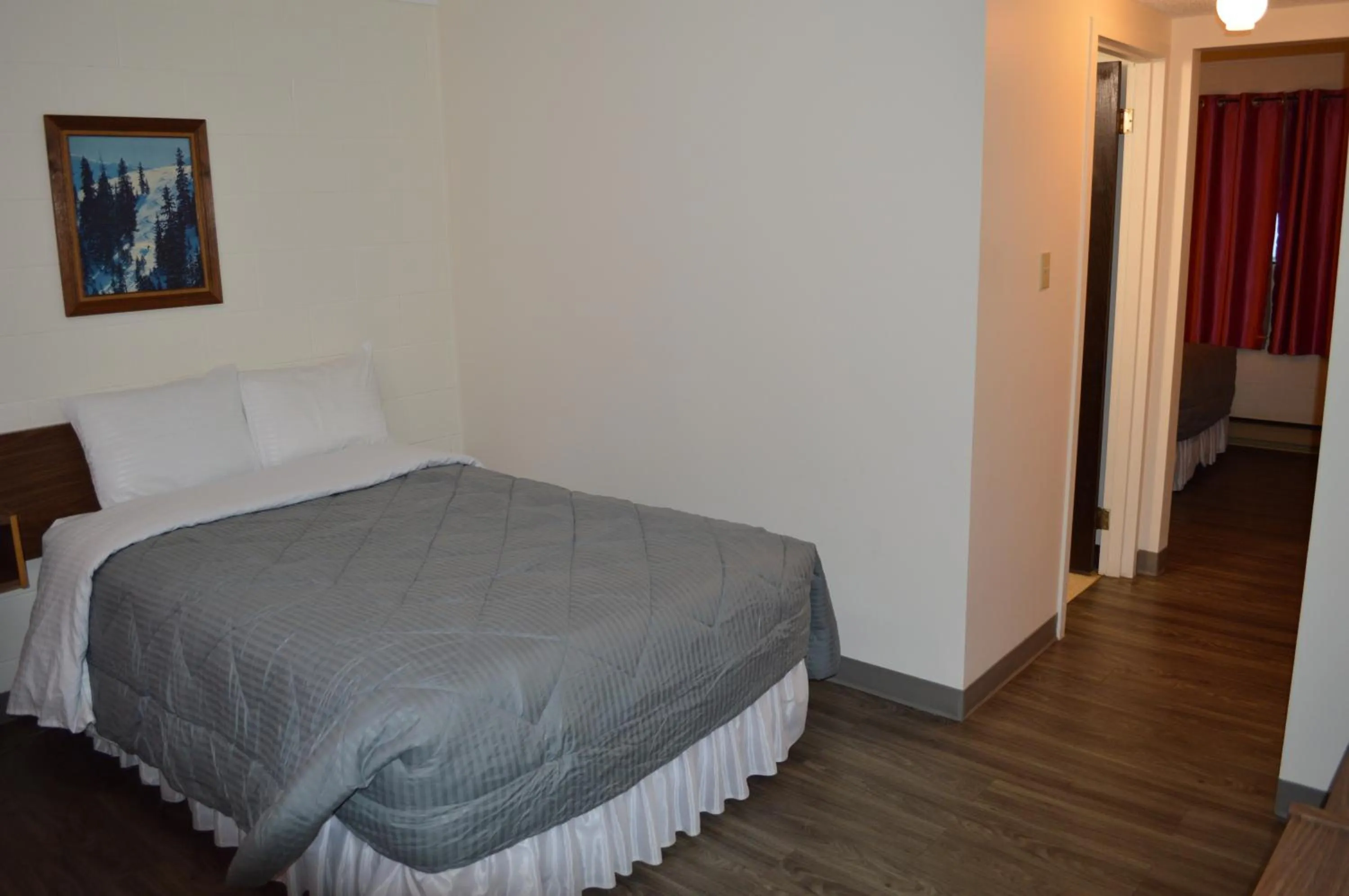 Photo of the whole room, Bed in A1 Motel And Campground