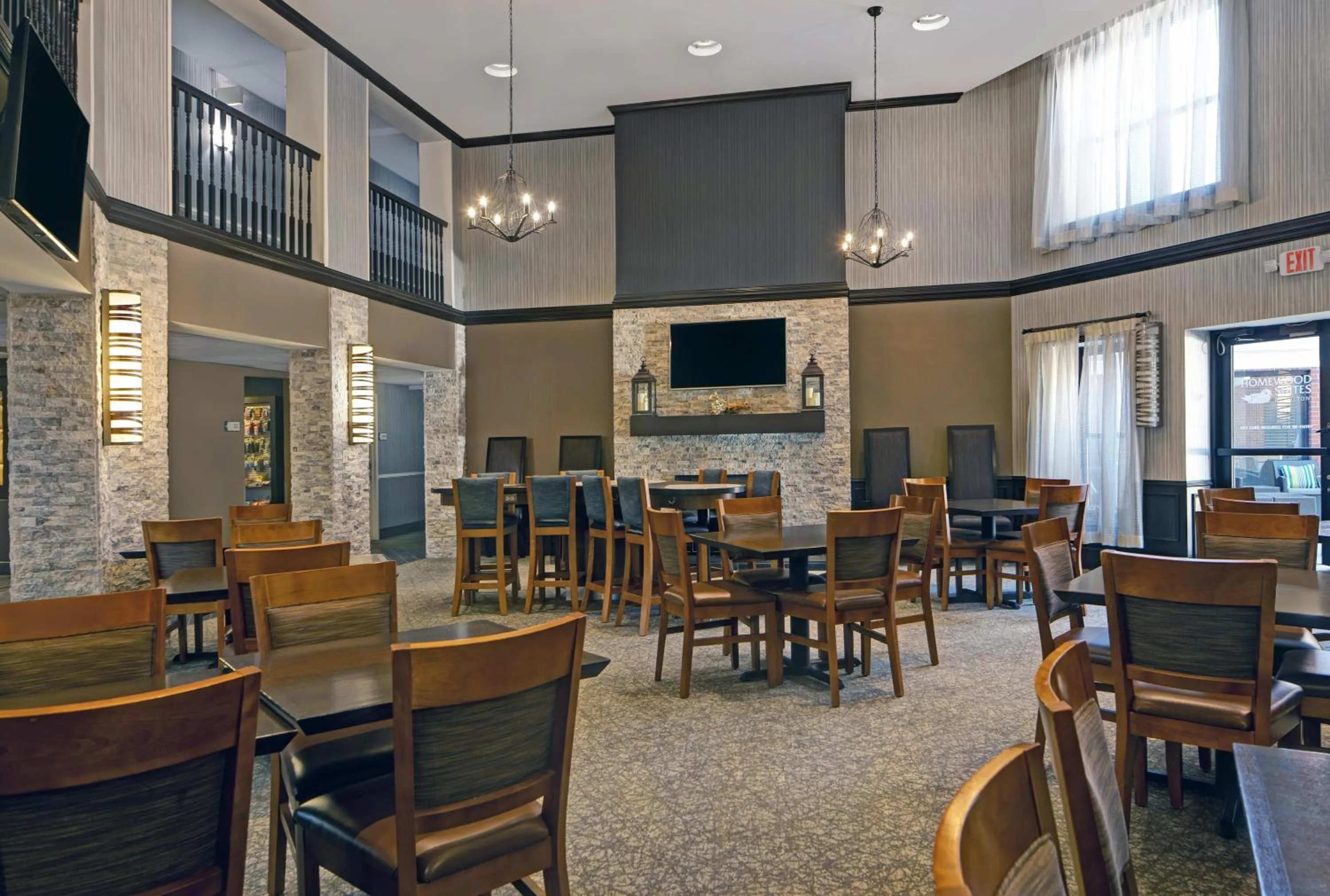 Communal lounge/ TV room in Homewood Suites by Hilton Chicago-Lincolnshire