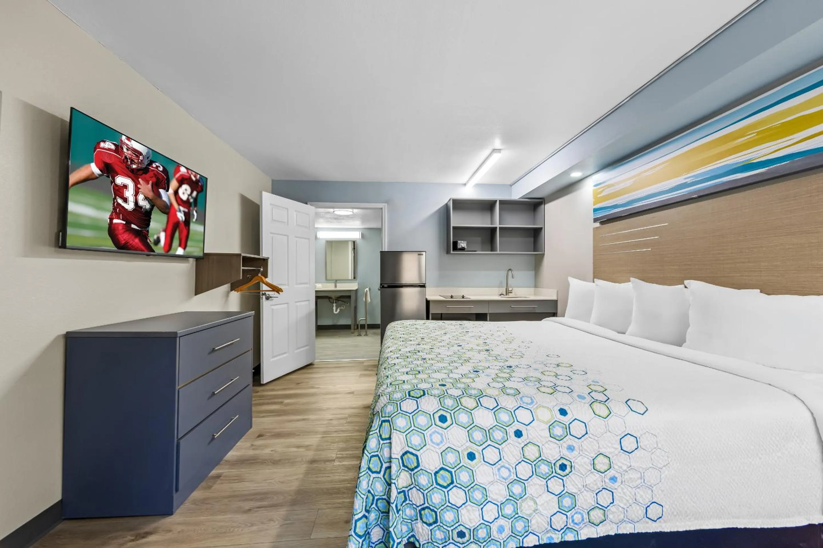 Photo of the whole room, Bed in HomeTowne Studios by Red Roof Athens, TN