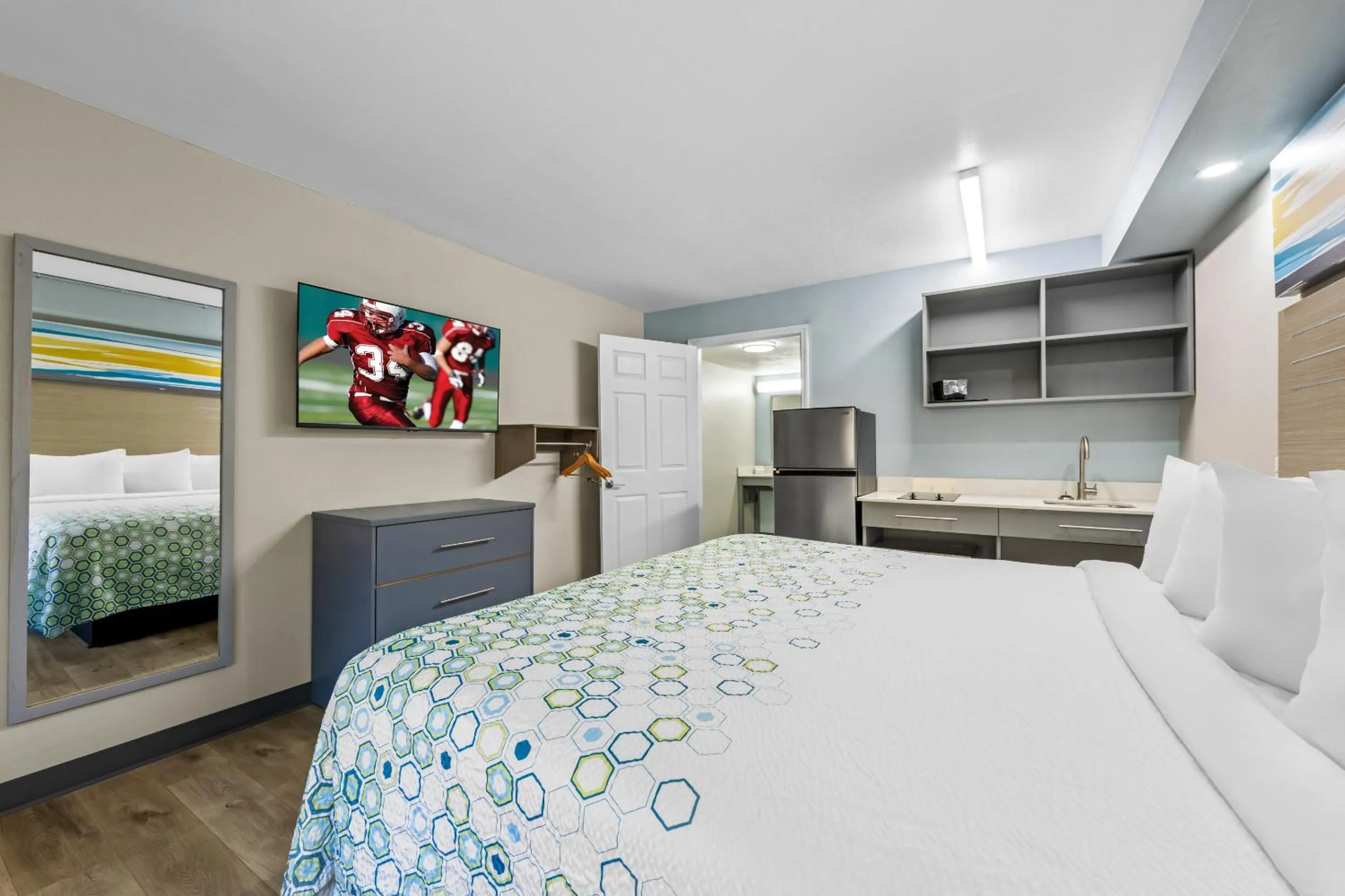 Photo of the whole room, Bed in HomeTowne Studios by Red Roof Athens, TN