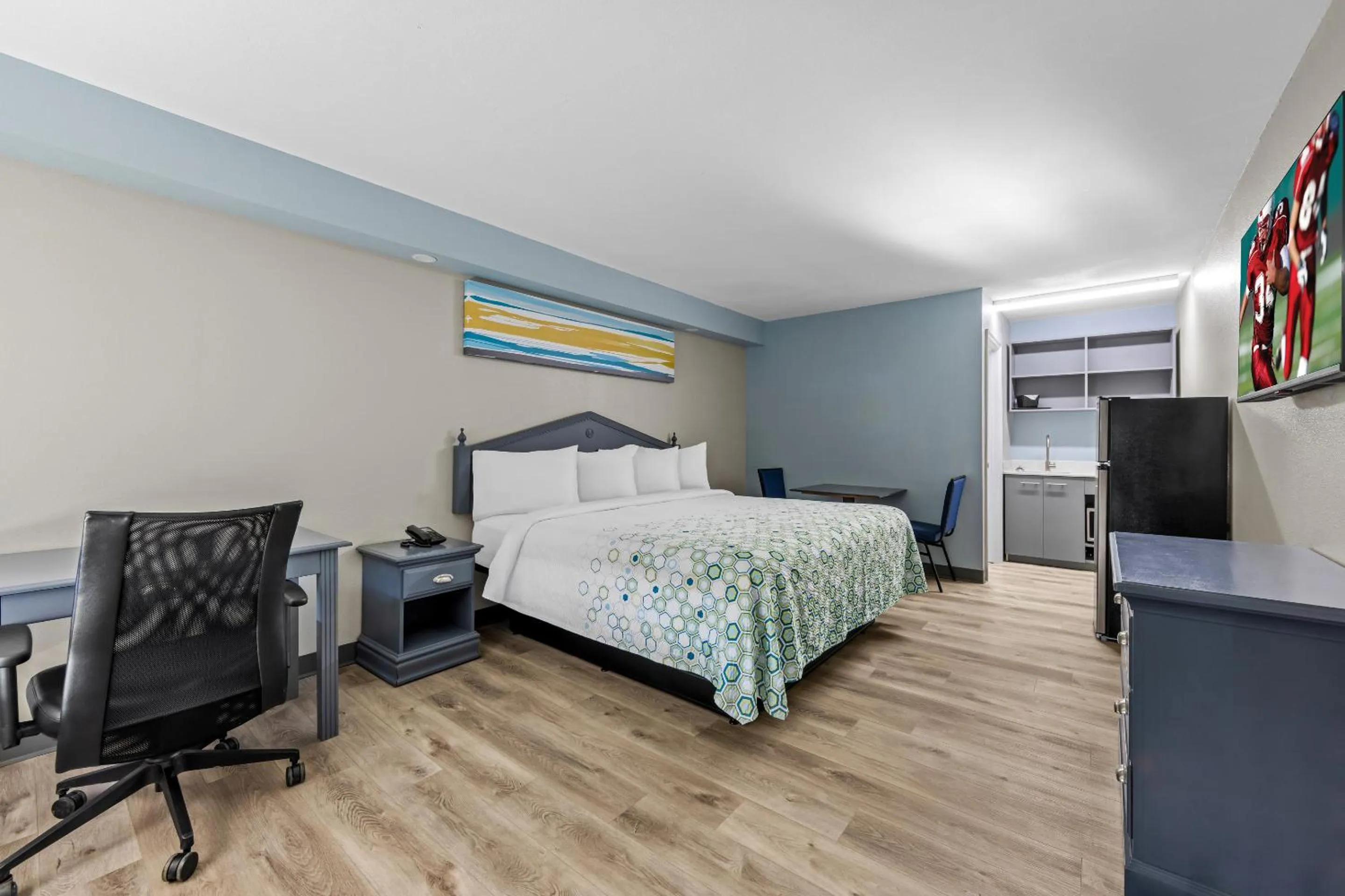 Photo of the whole room, Bed in HomeTowne Studios by Red Roof Athens, TN