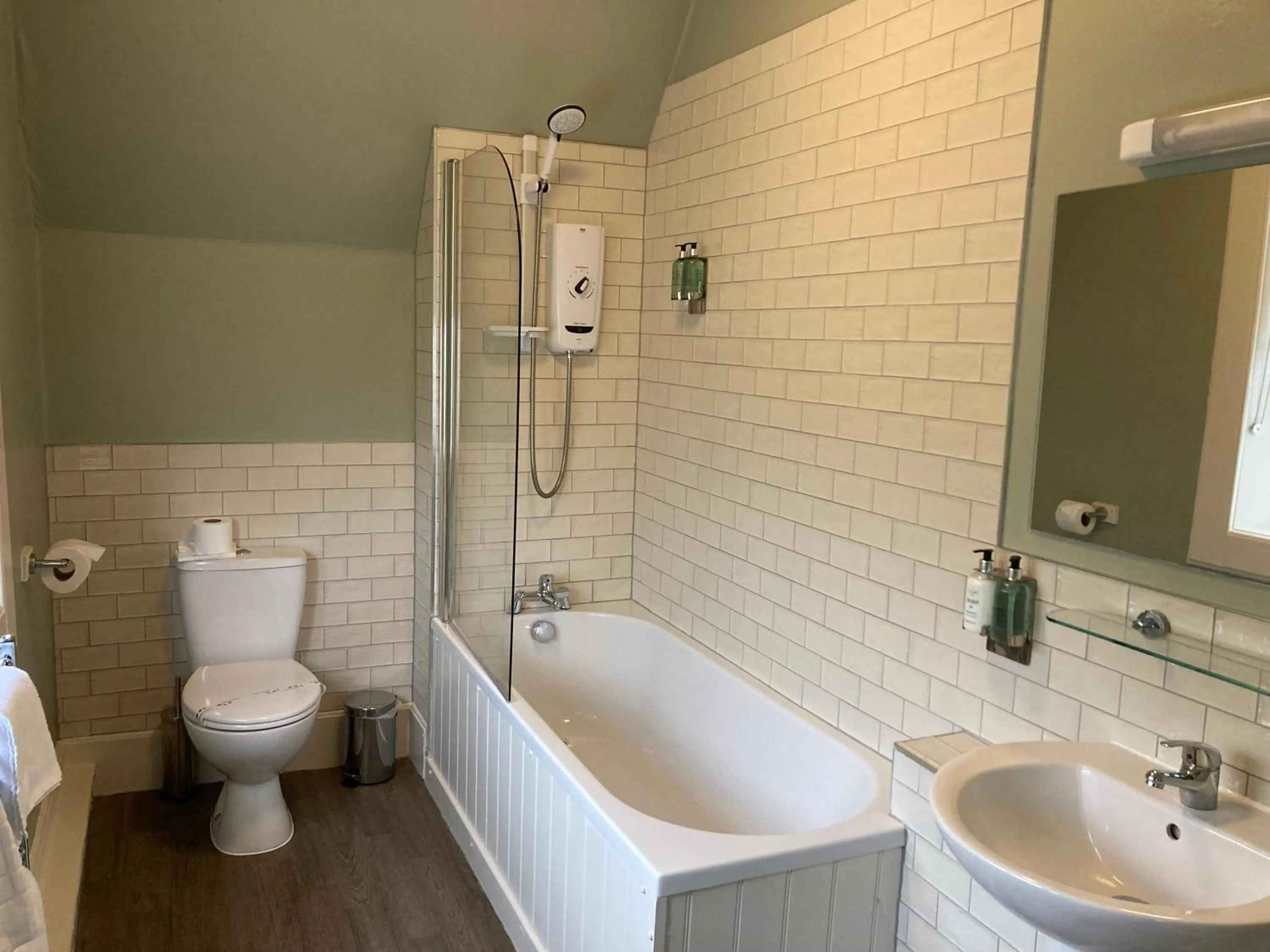 Shower in Tullie Inn