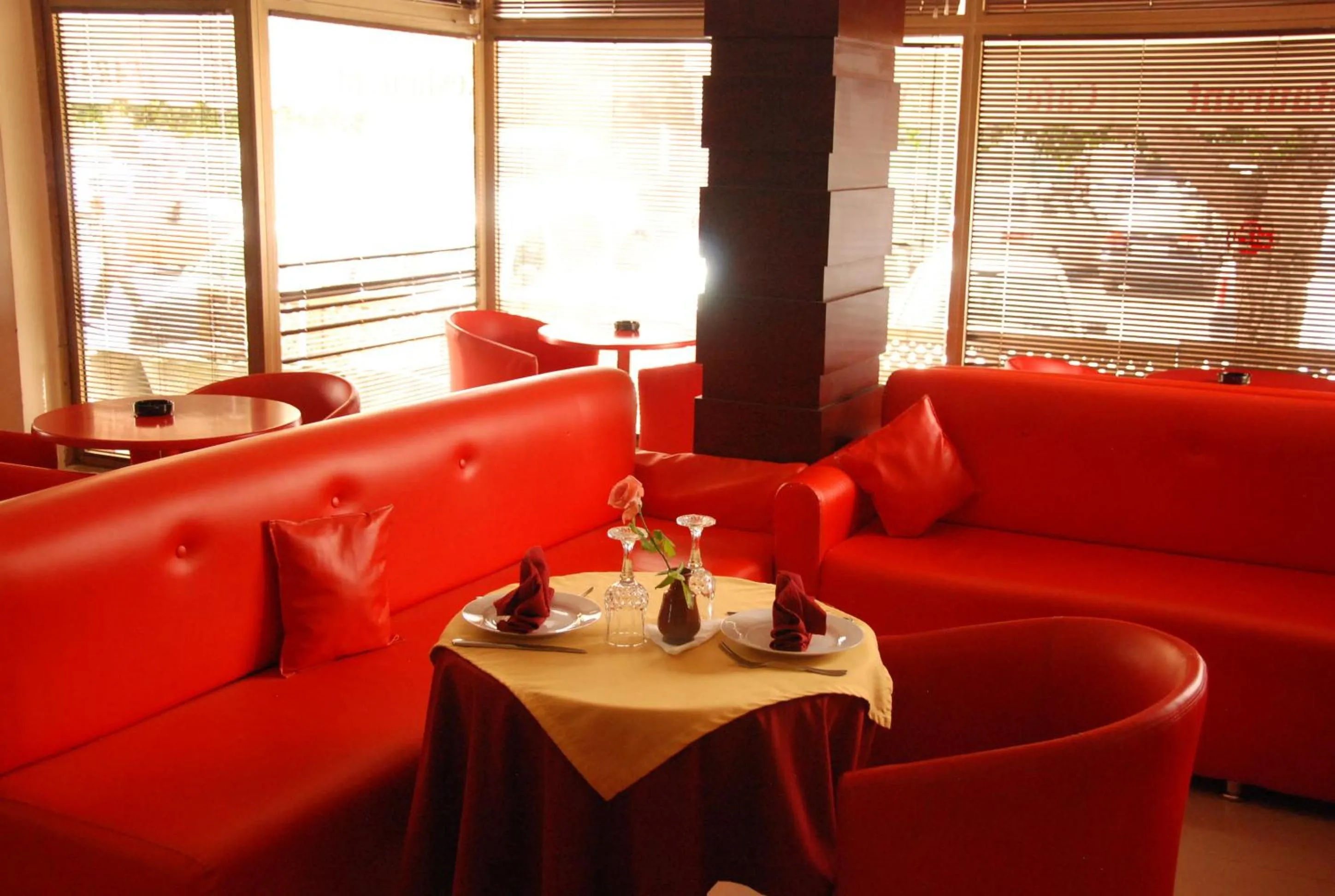 Restaurant/places to eat in New Farah Hotel