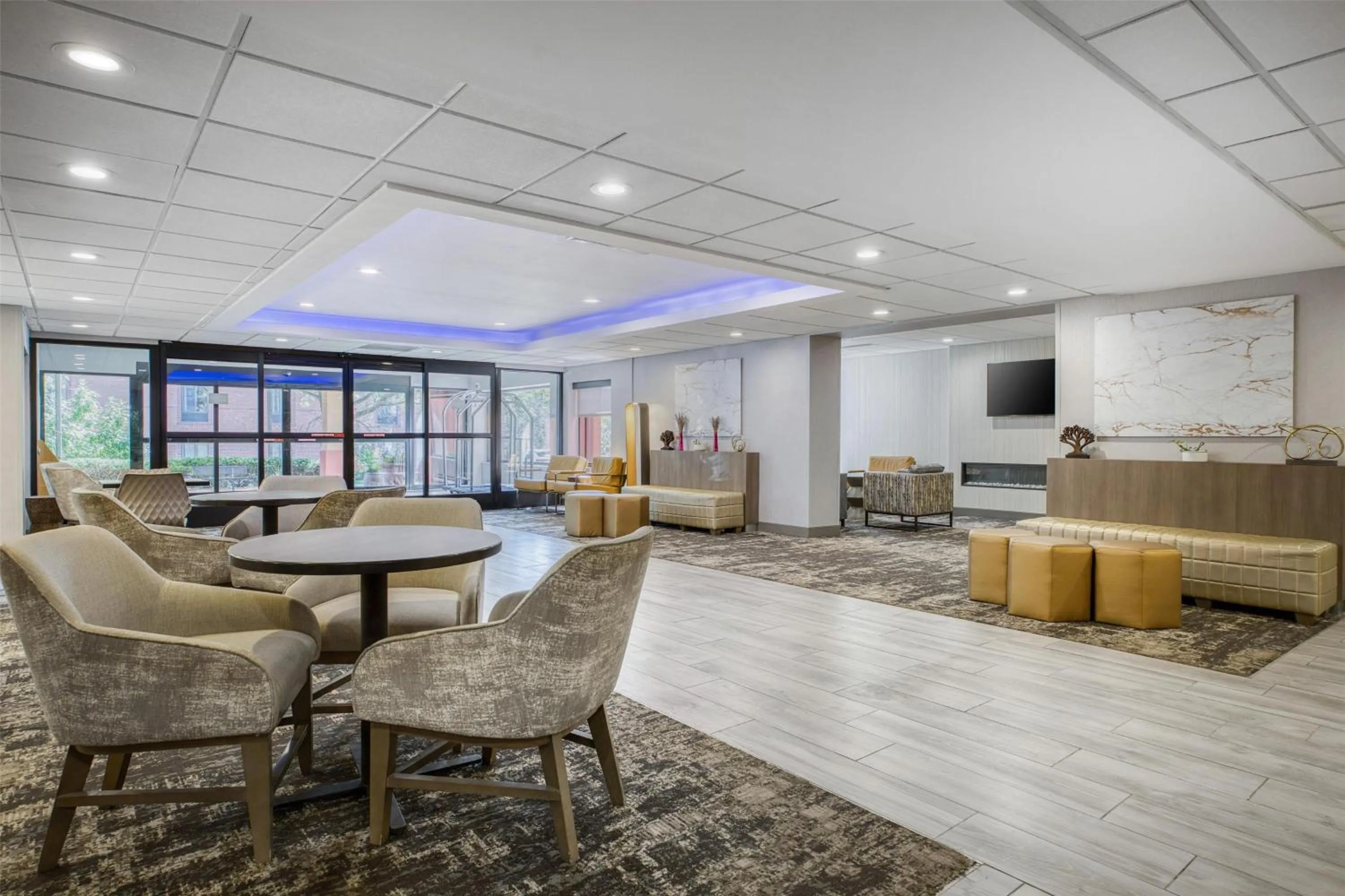 Lobby or reception in SureStay Plus Hotel by Best Western Chicago Lombard