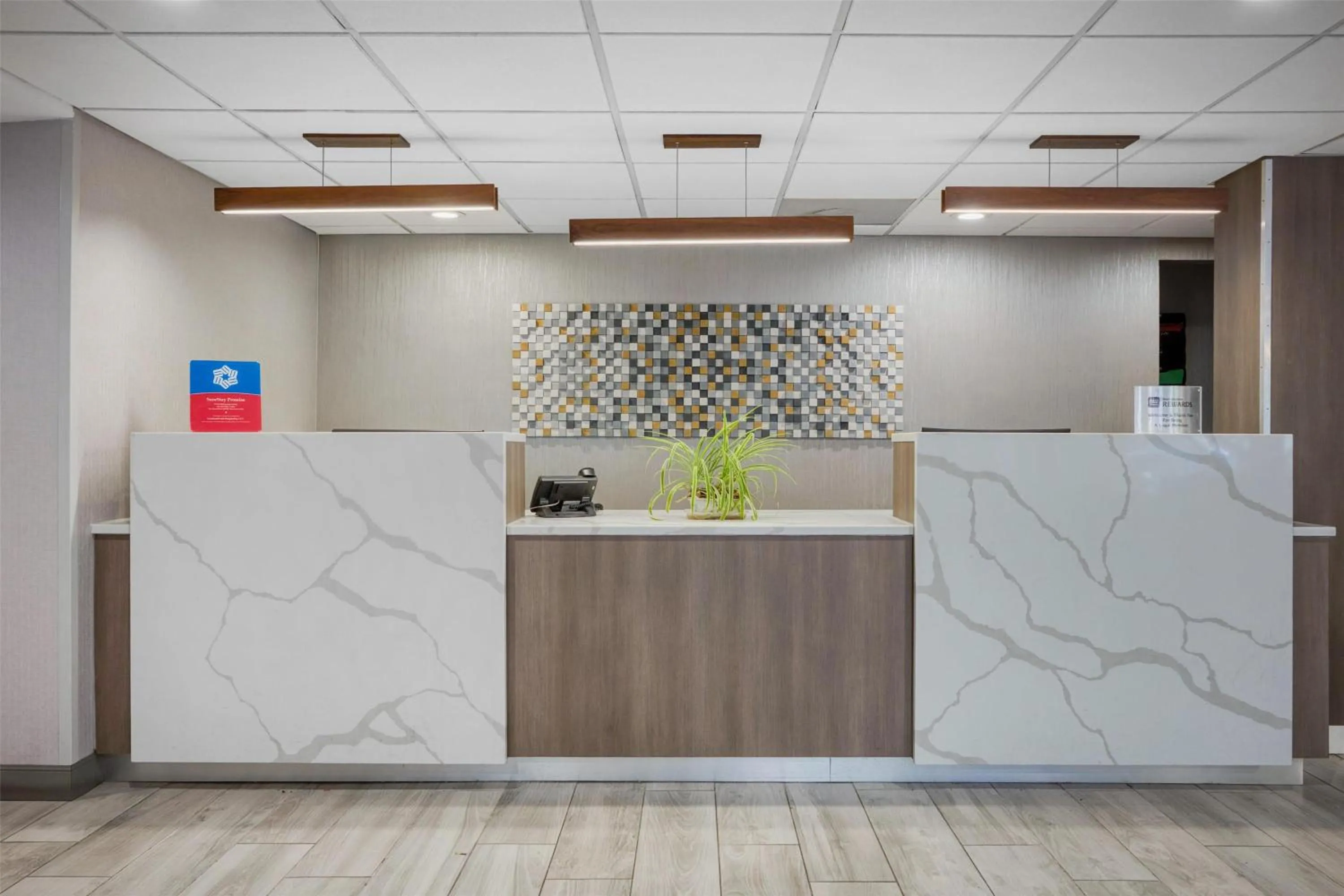 Lobby or reception in SureStay Plus Hotel by Best Western Chicago Lombard