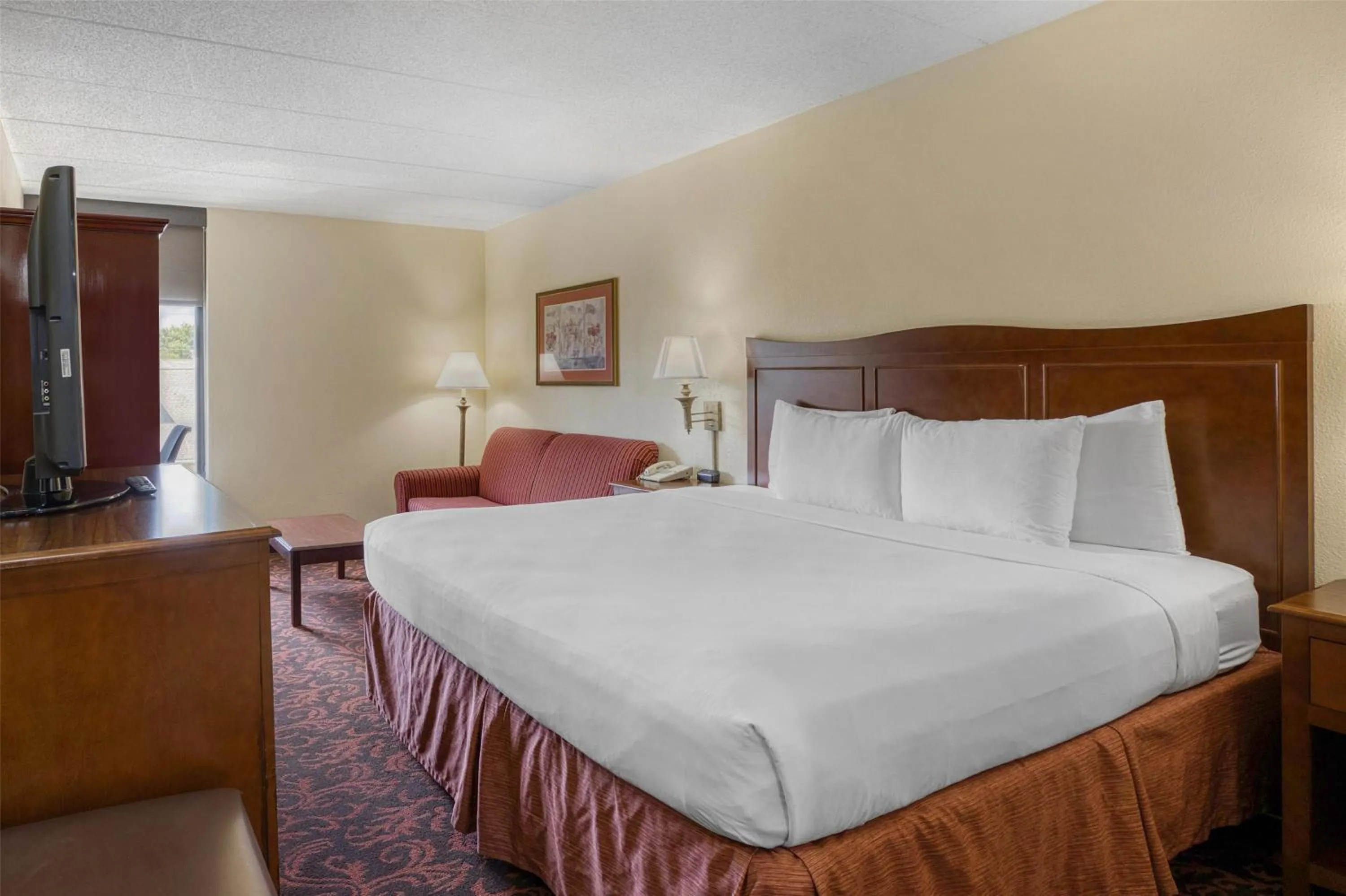 Bedroom, Bed in SureStay Plus Hotel by Best Western Chicago Lombard