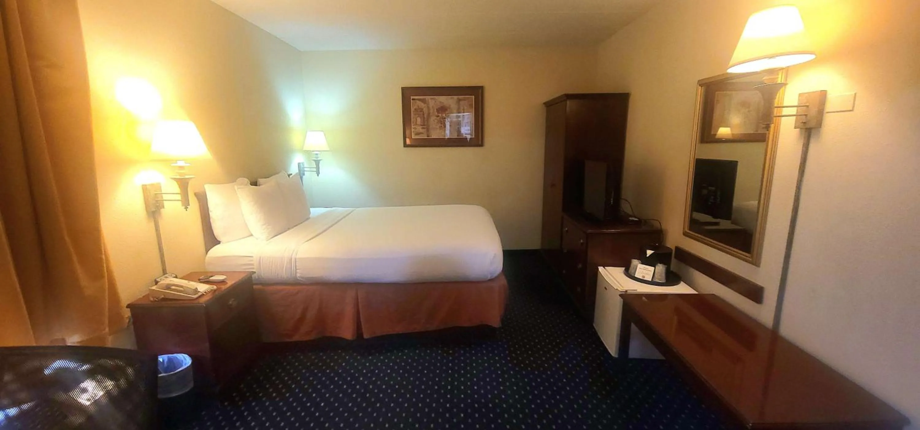 Bedroom, Bed in SureStay Plus Hotel by Best Western Chicago Lombard