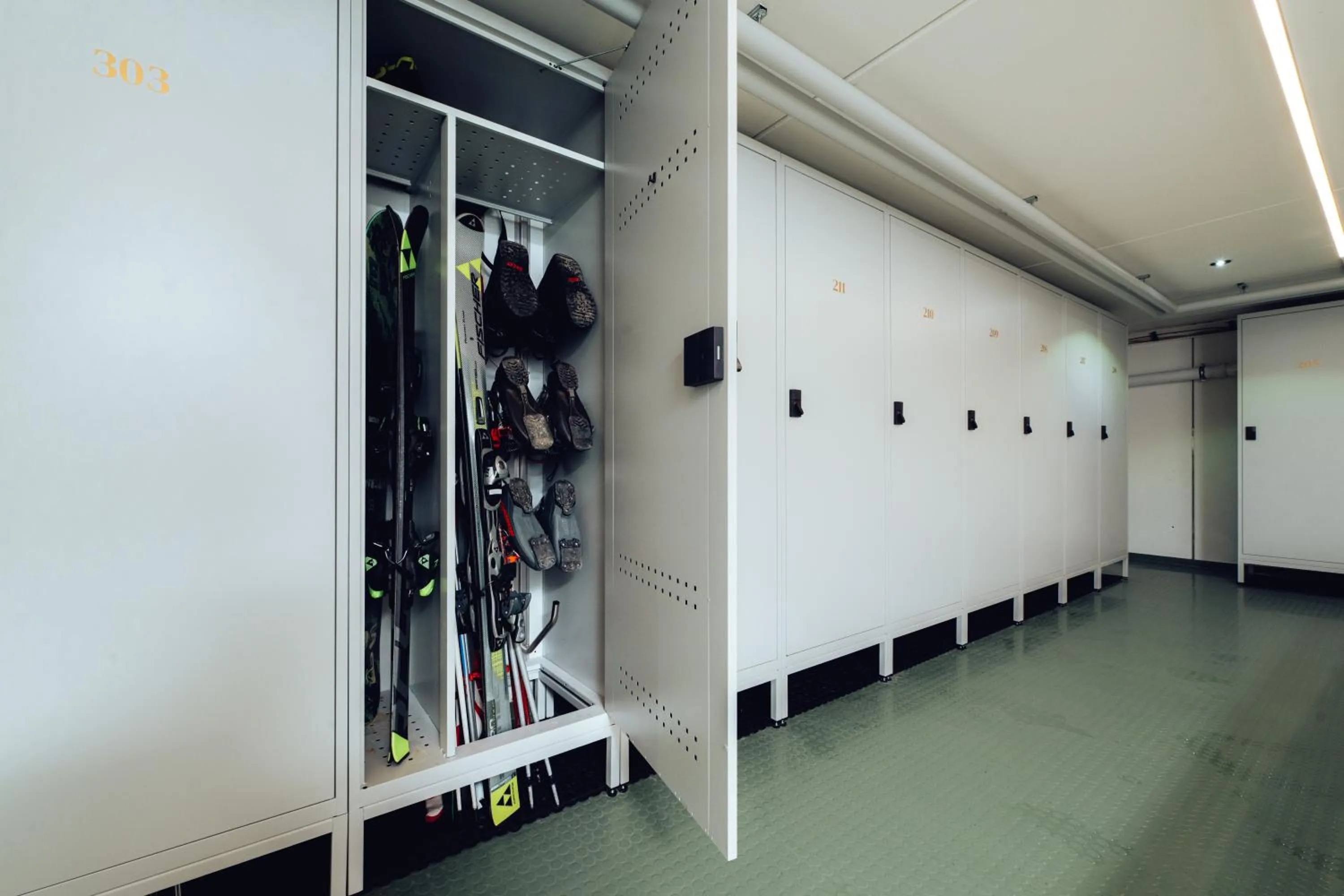 Skiing in Hotel Tradizio