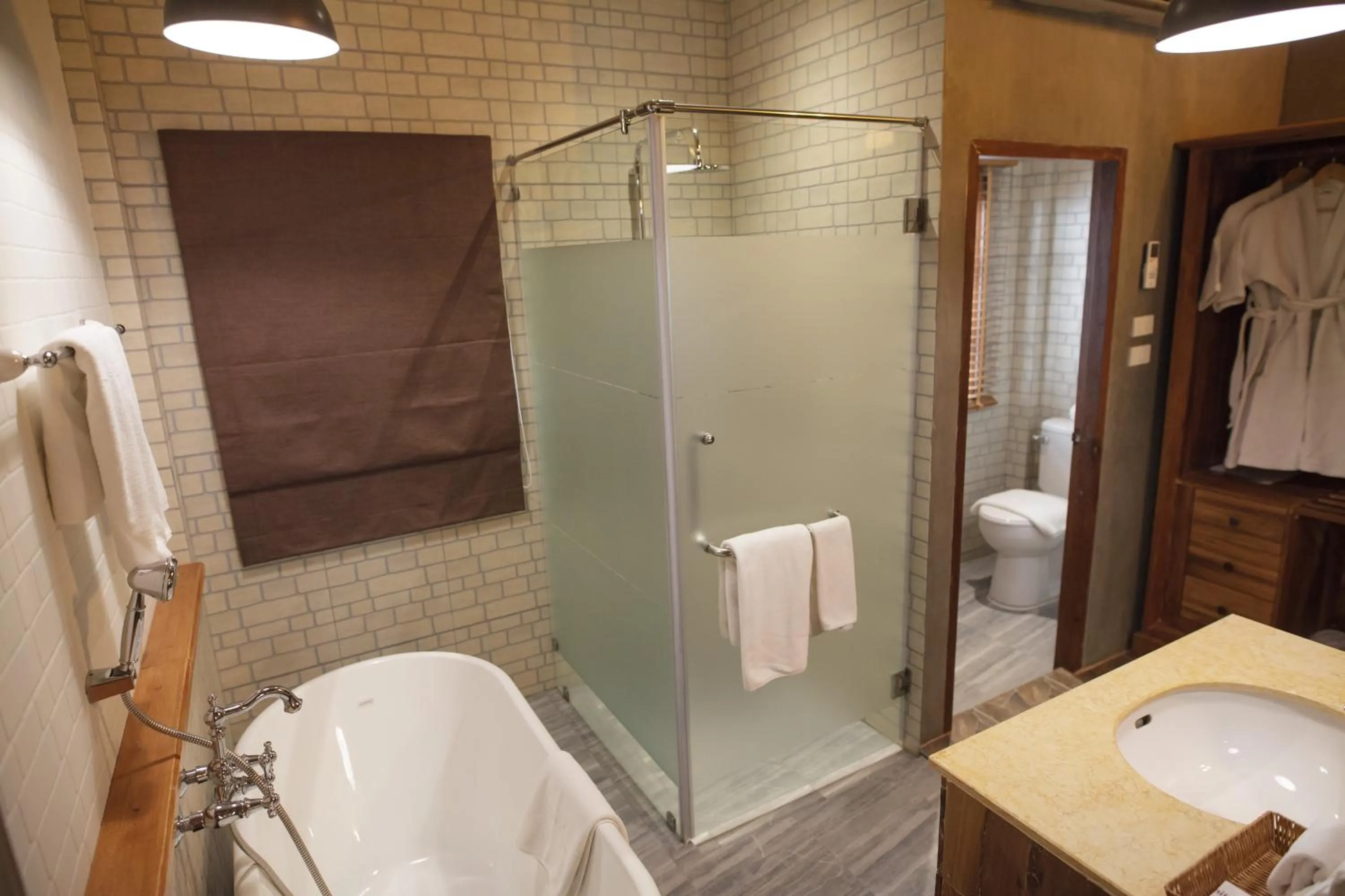 Shower in Sanae' Townhouse Chiang Mai