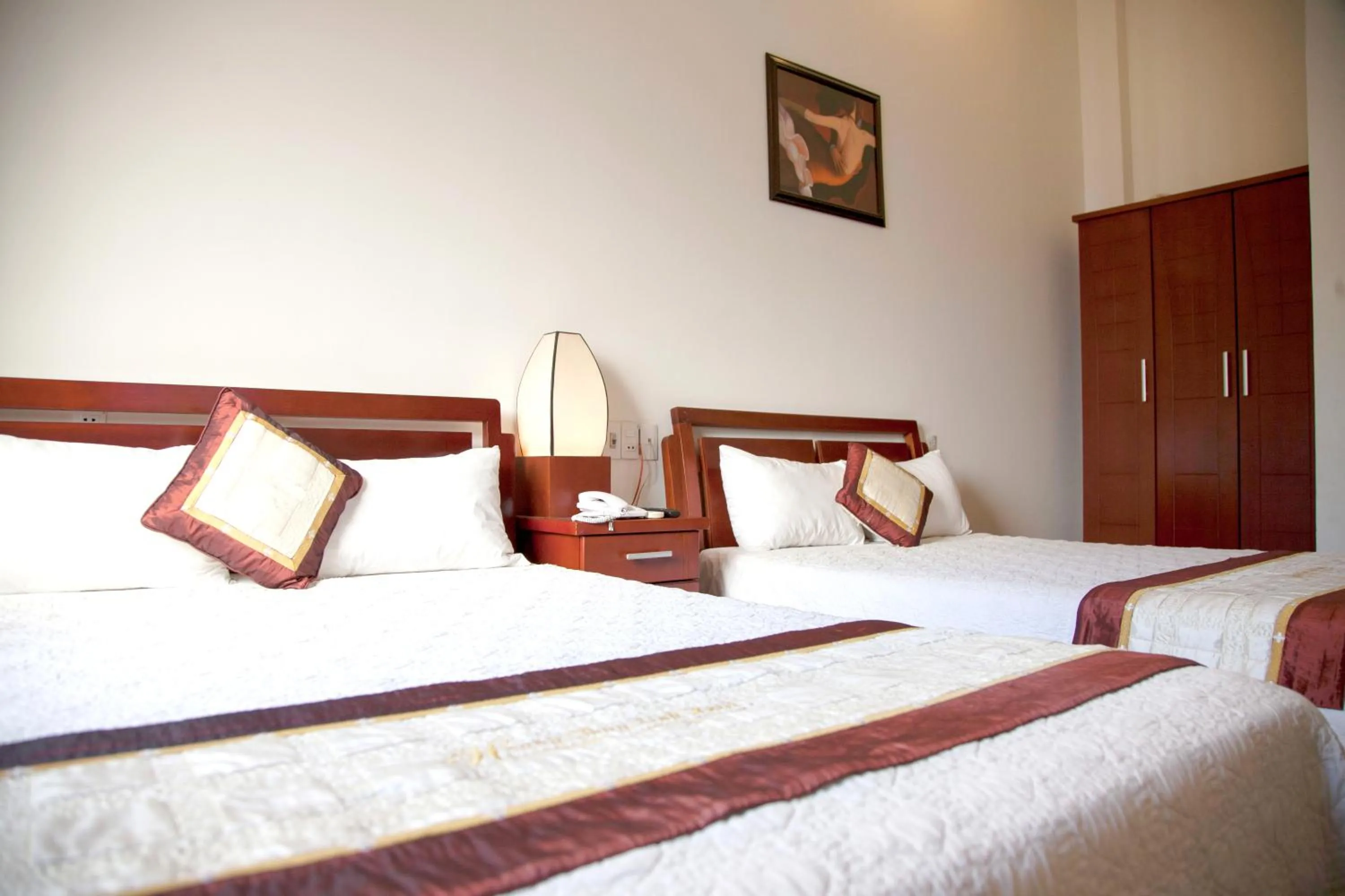 Bed in Hoang Thuy Sinh Hotel