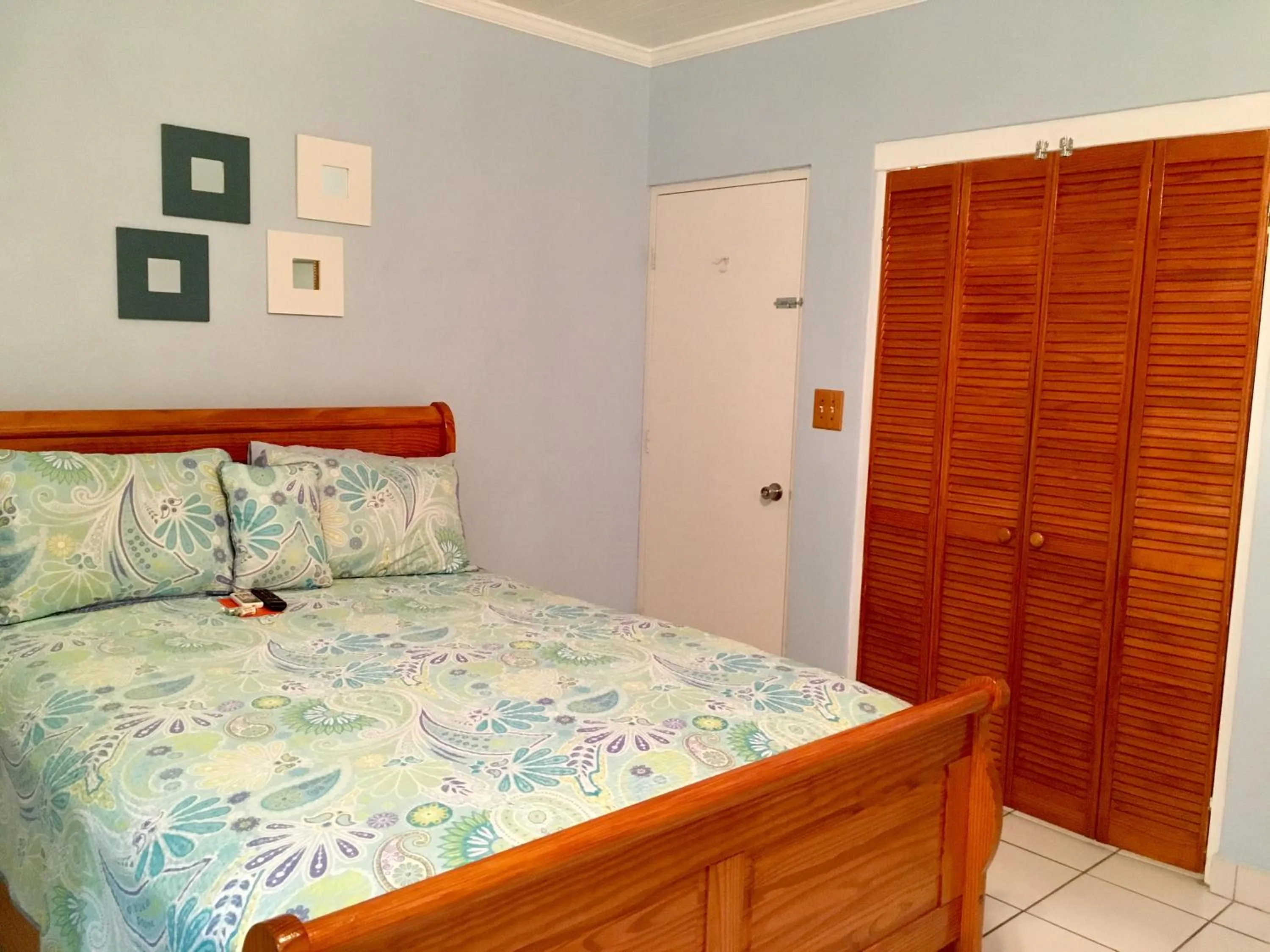 Bedroom, Bed in Dawson’s Hideaway