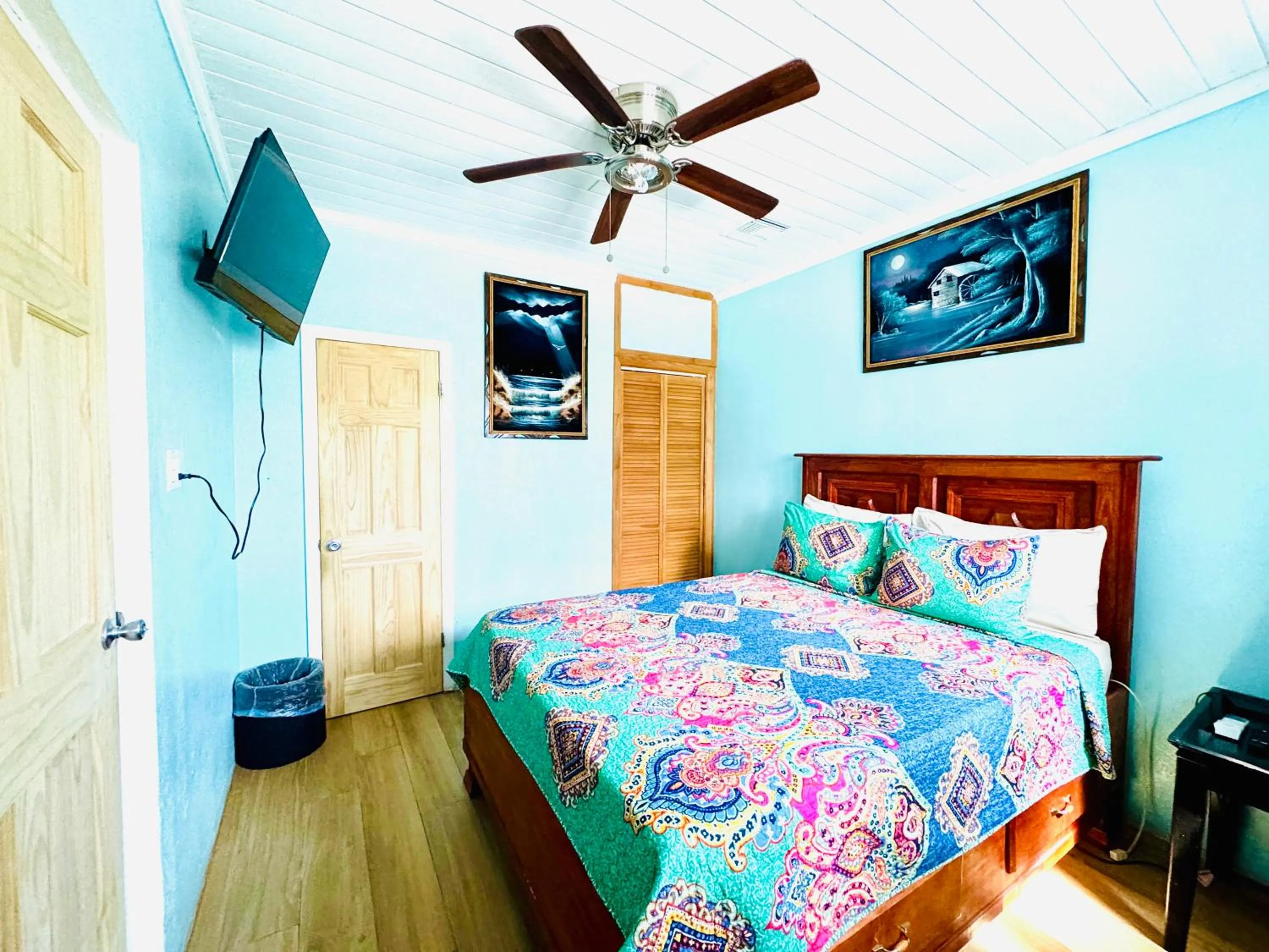 Bed in Dawson’s Hideaway