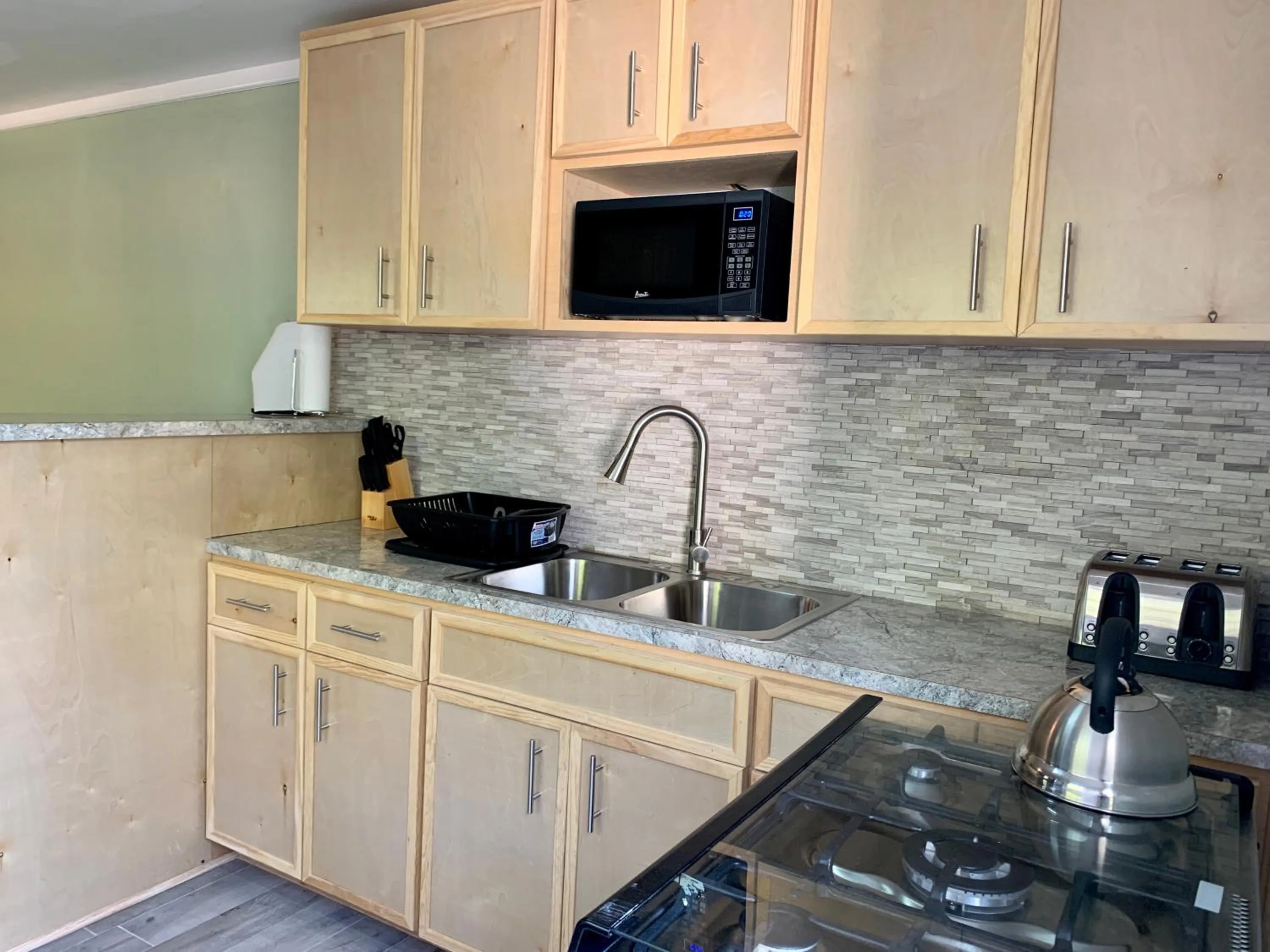 Kitchen or kitchenette in Dawson’s Hideaway