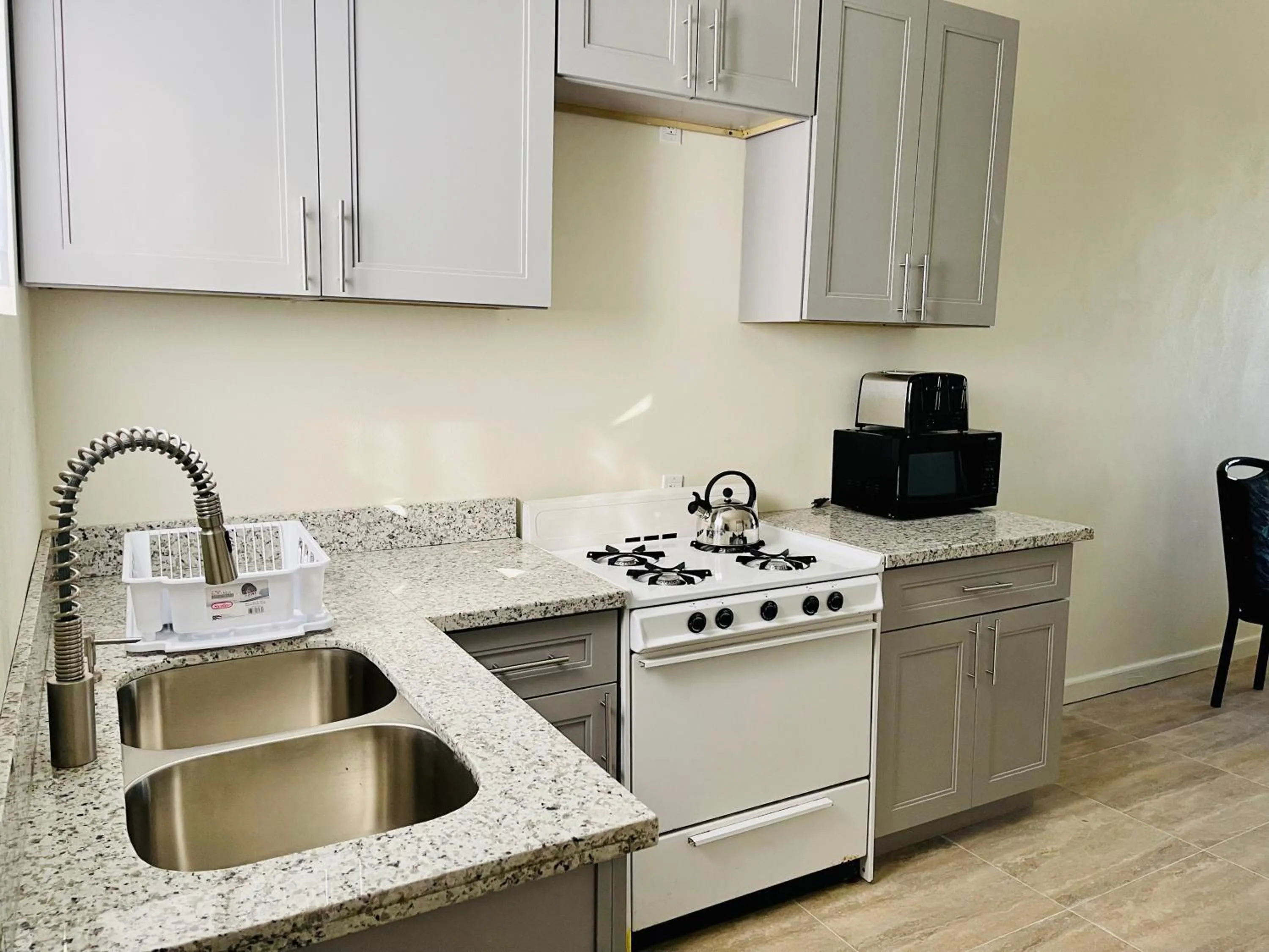 Kitchen or kitchenette in Dawson’s Hideaway