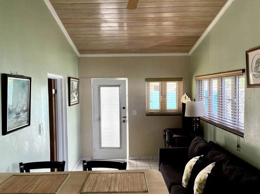 Photo of the whole room, Bed in Dawson’s Hideaway