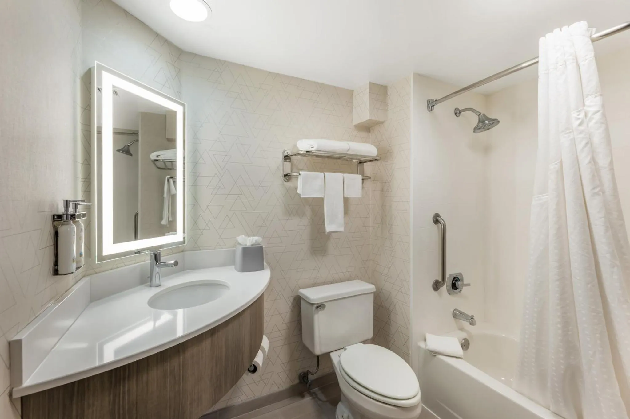 Bathroom in Holiday Inn Express Crestwood by IHG