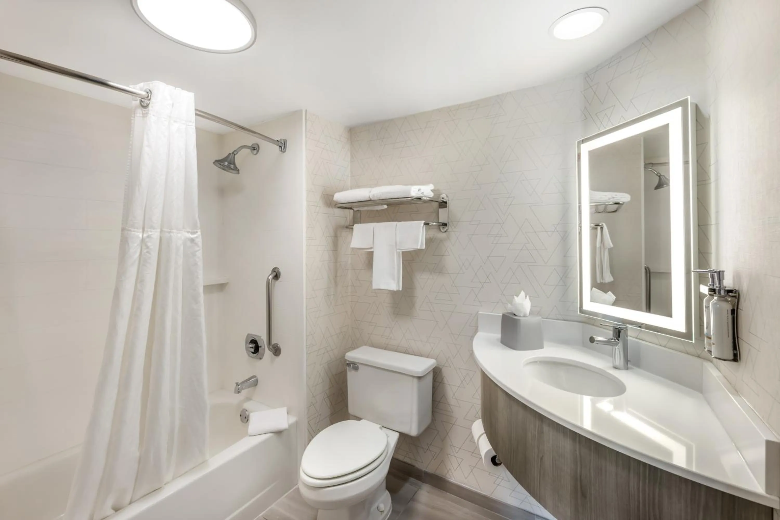 Bathroom in Holiday Inn Express Crestwood by IHG