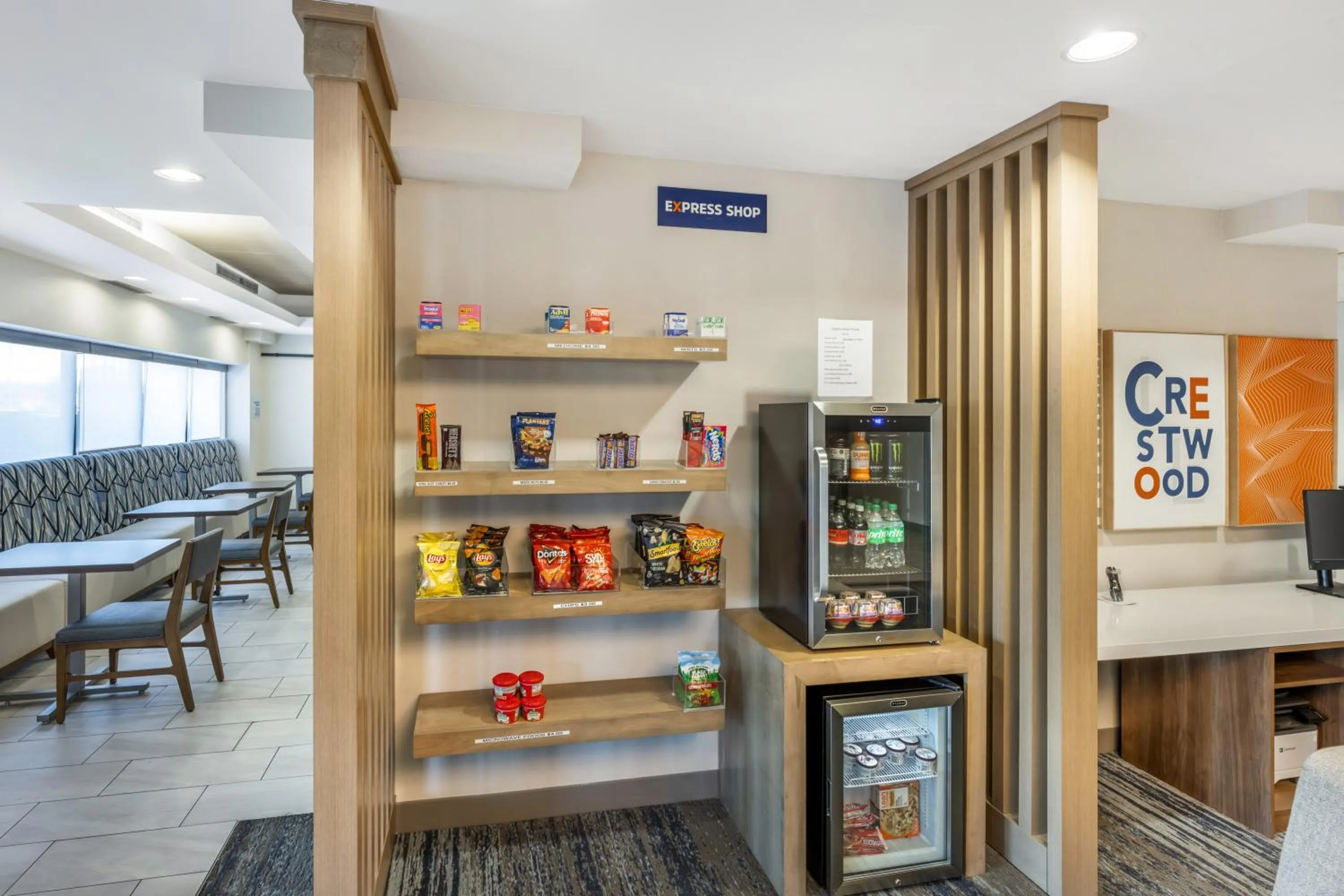 Coffee/tea facilities in Holiday Inn Express Crestwood by IHG