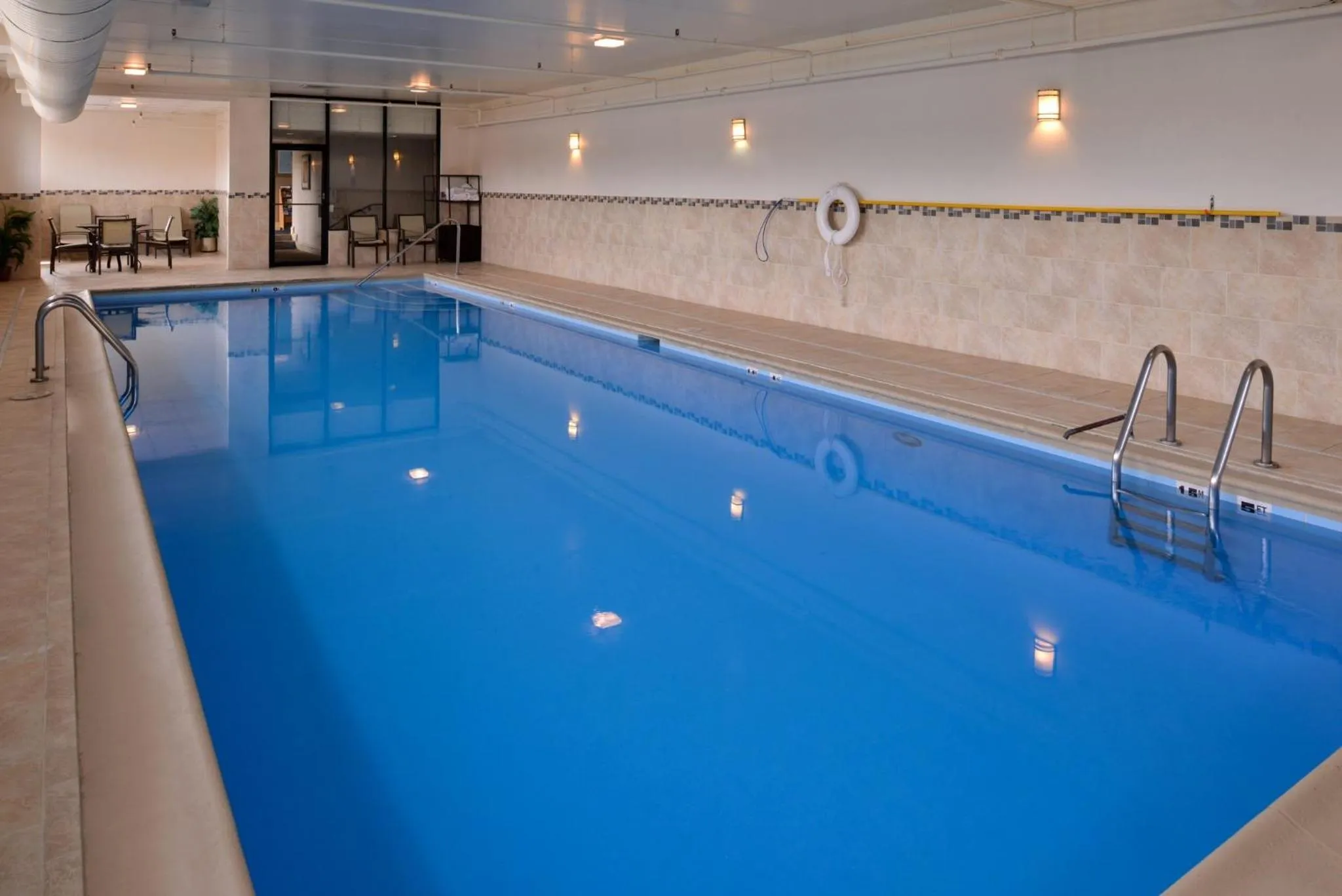 Swimming pool in Holiday Inn Express Crestwood by IHG