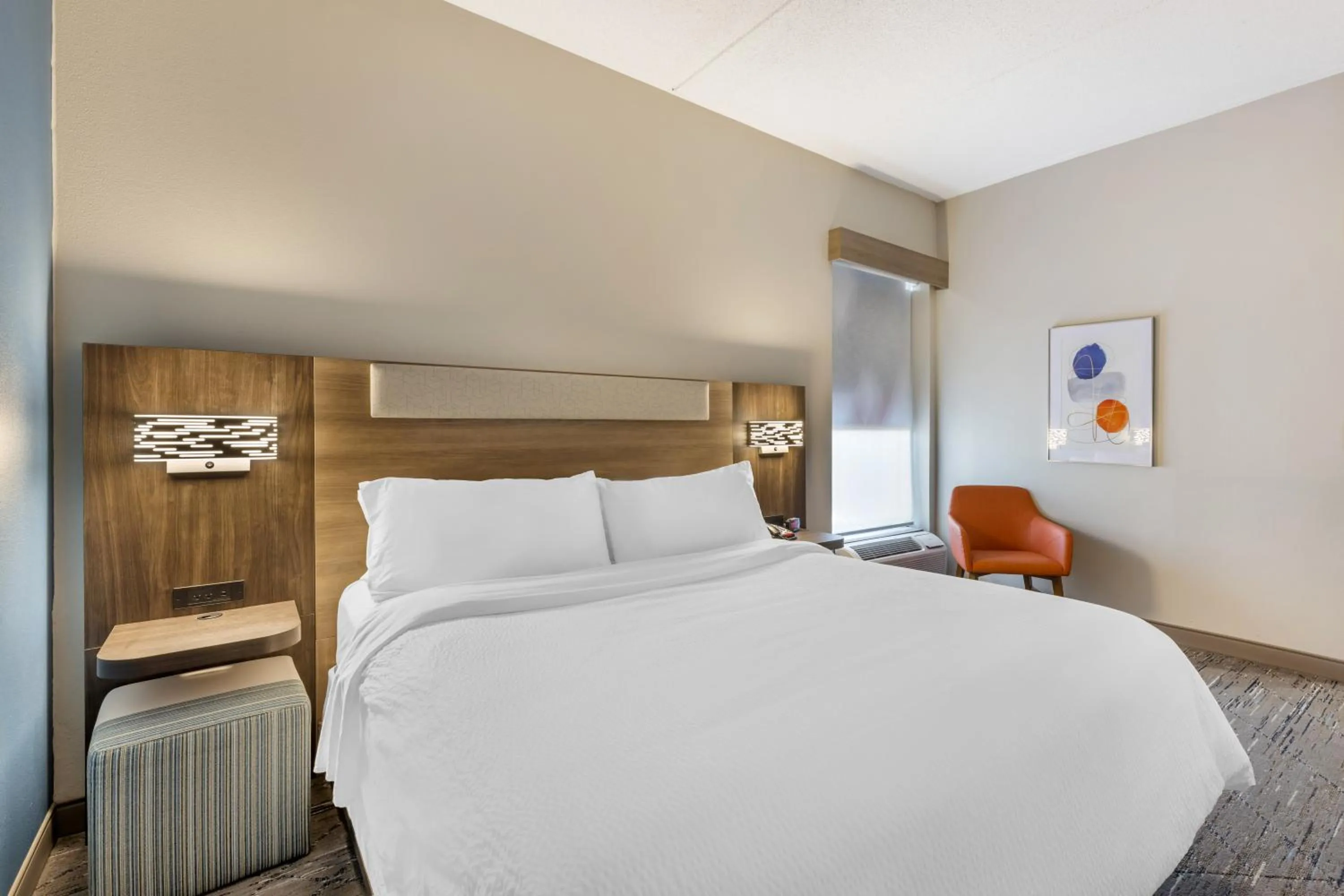 Bedroom, Bed in Holiday Inn Express Crestwood by IHG