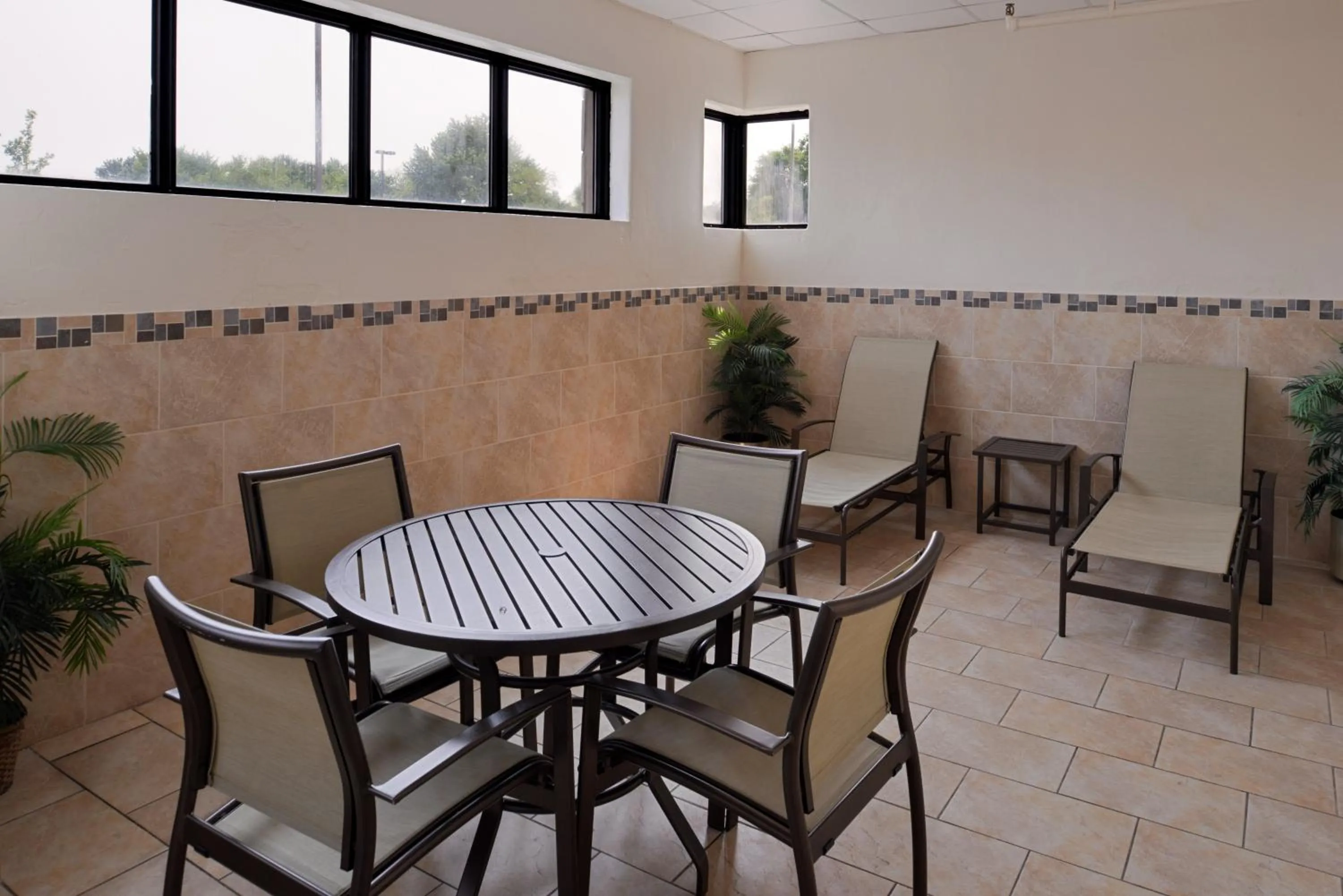 Swimming pool in Holiday Inn Express Crestwood by IHG