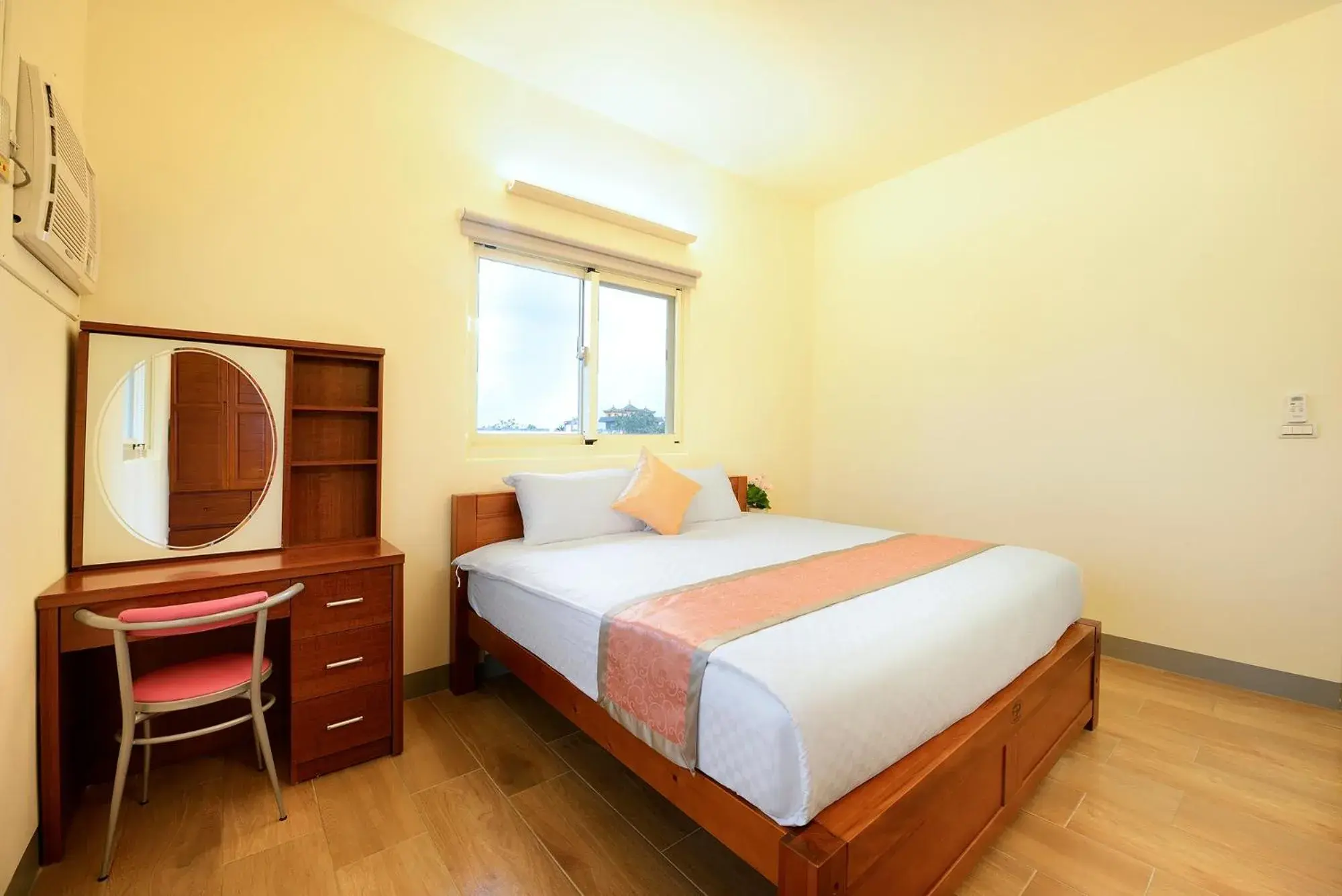 Double Room with Mountain View in 美村民宿 Double Room with Mountain View in 美村民宿