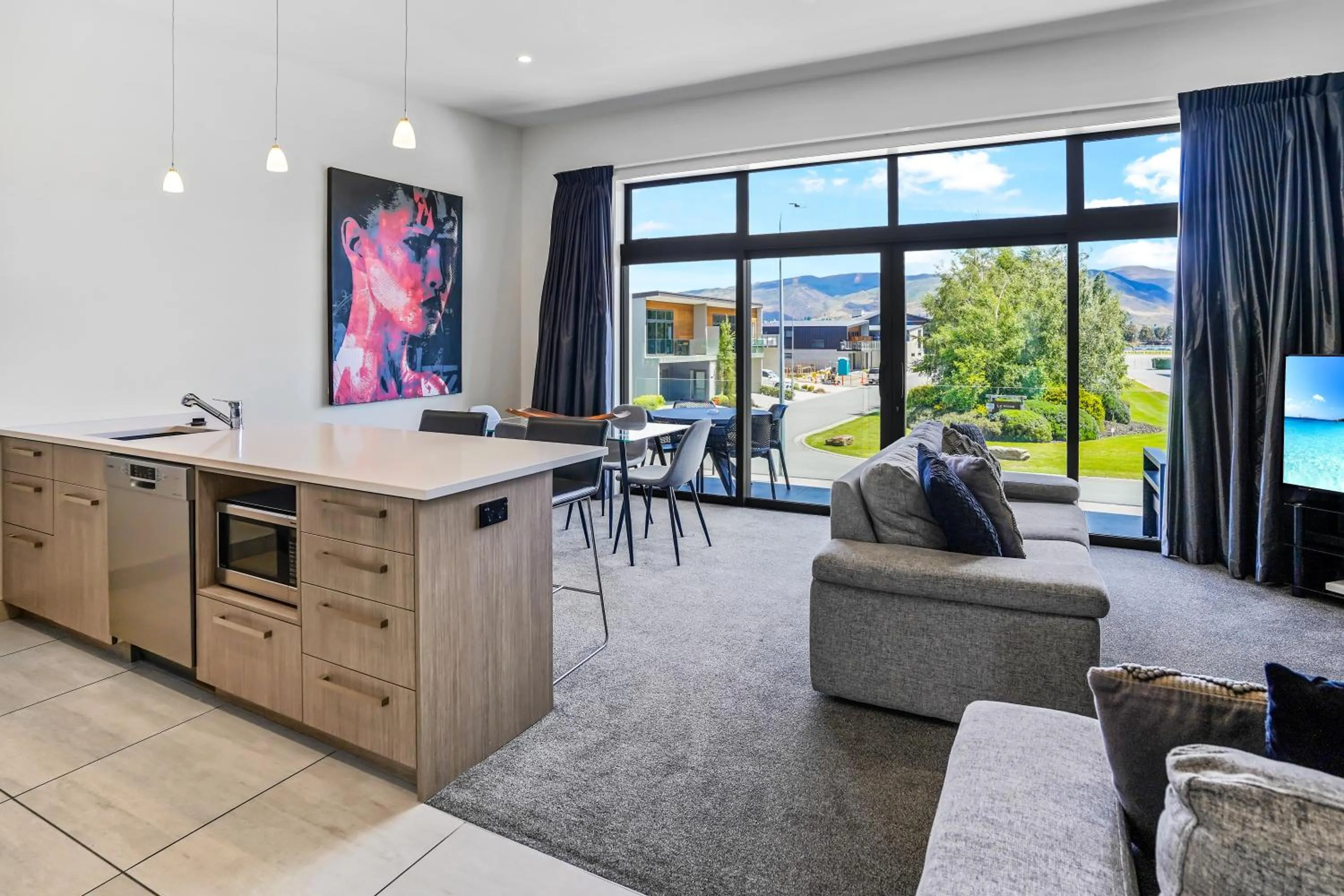 TV and multimedia in Central Park Apartments