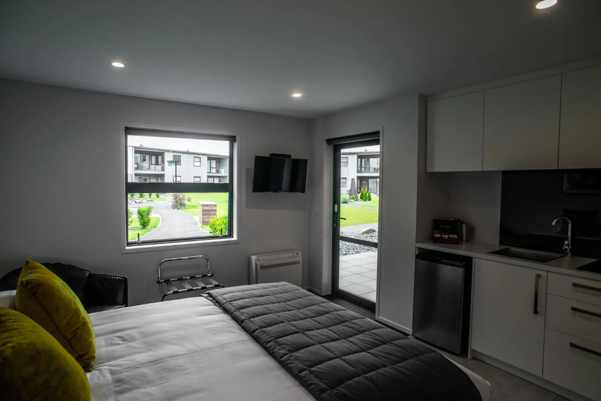 Bed in Central Park Apartments