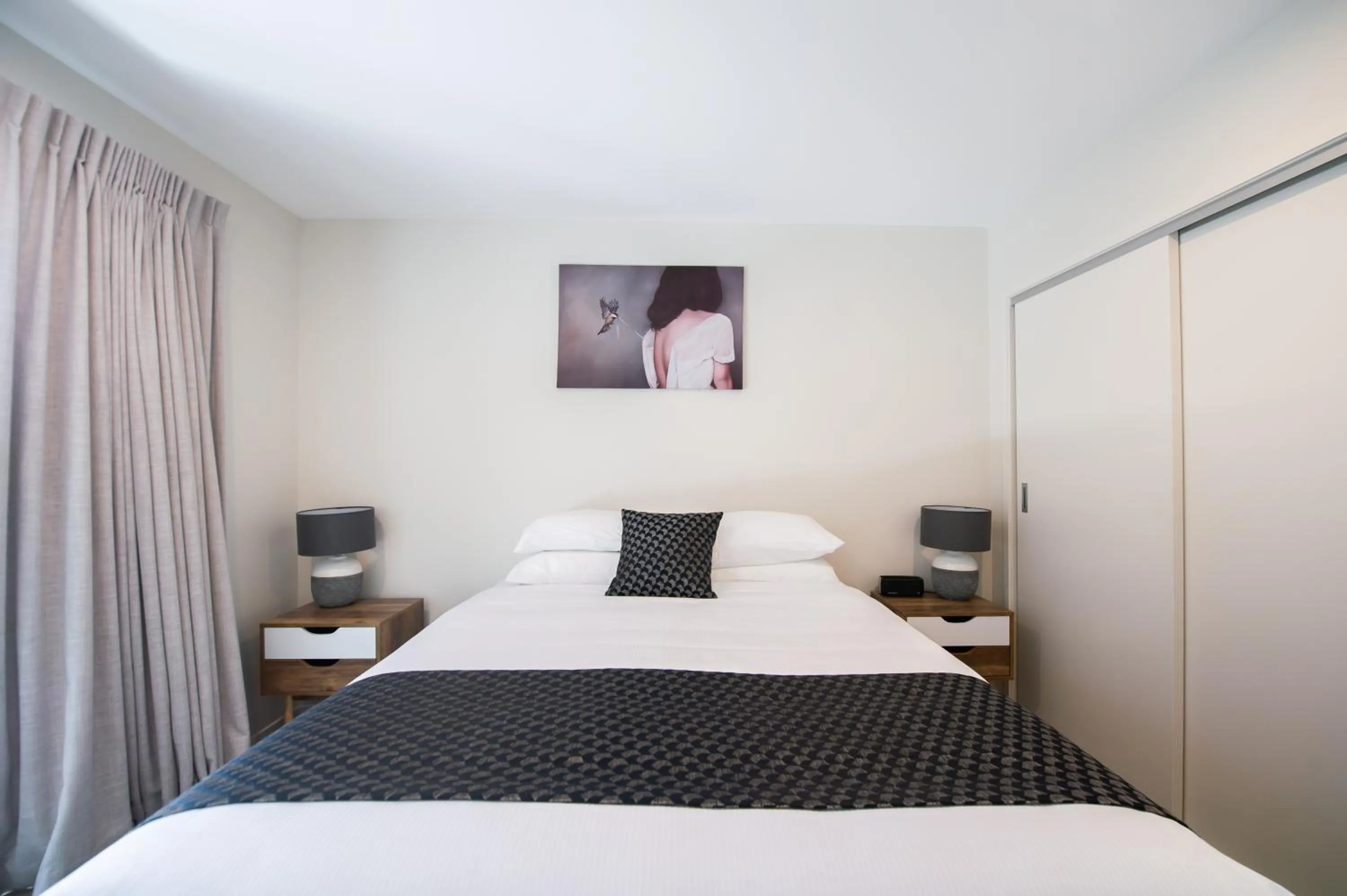 Bedroom, Bed in Central Park Apartments
