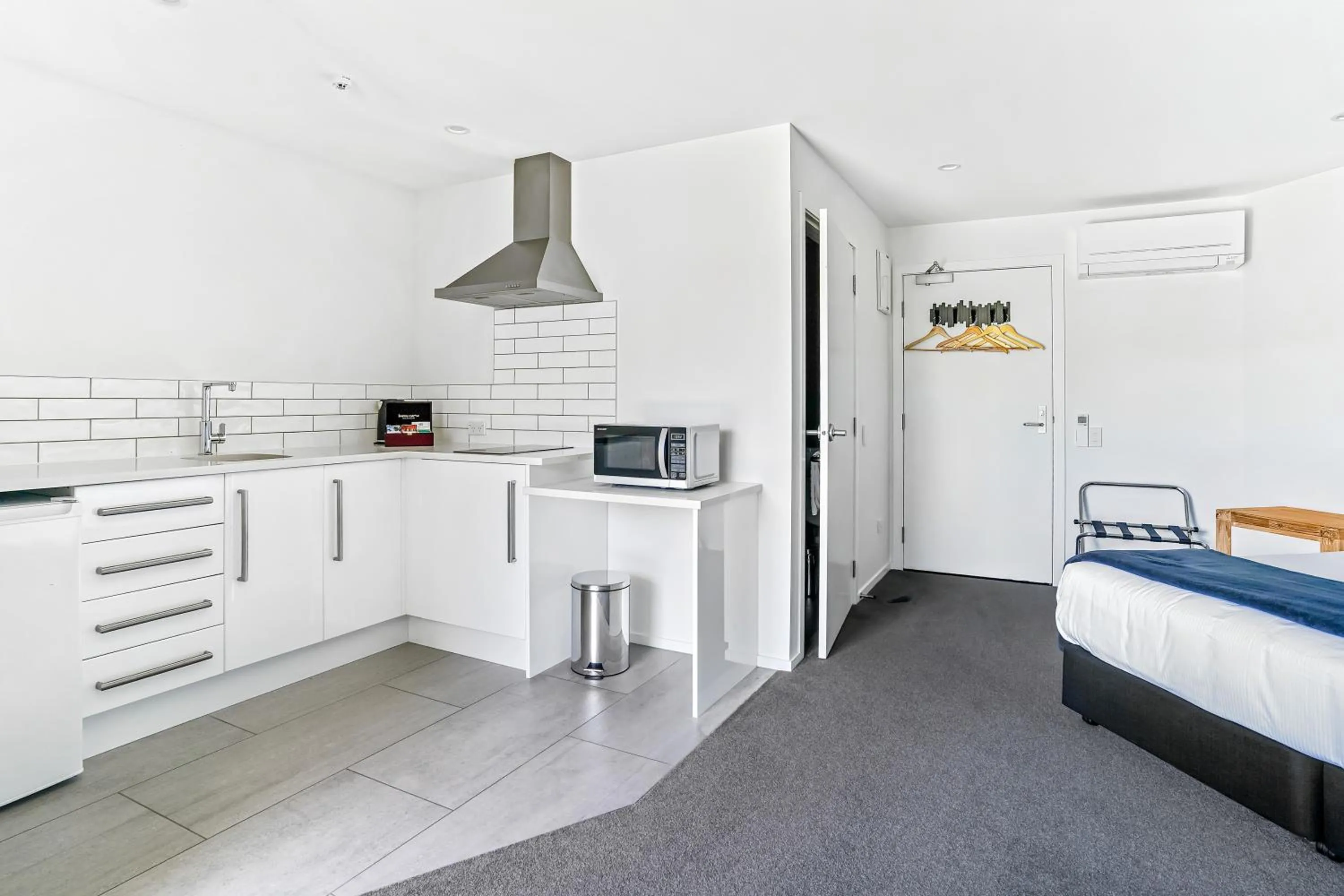kitchen, Bed in Central Park Apartments