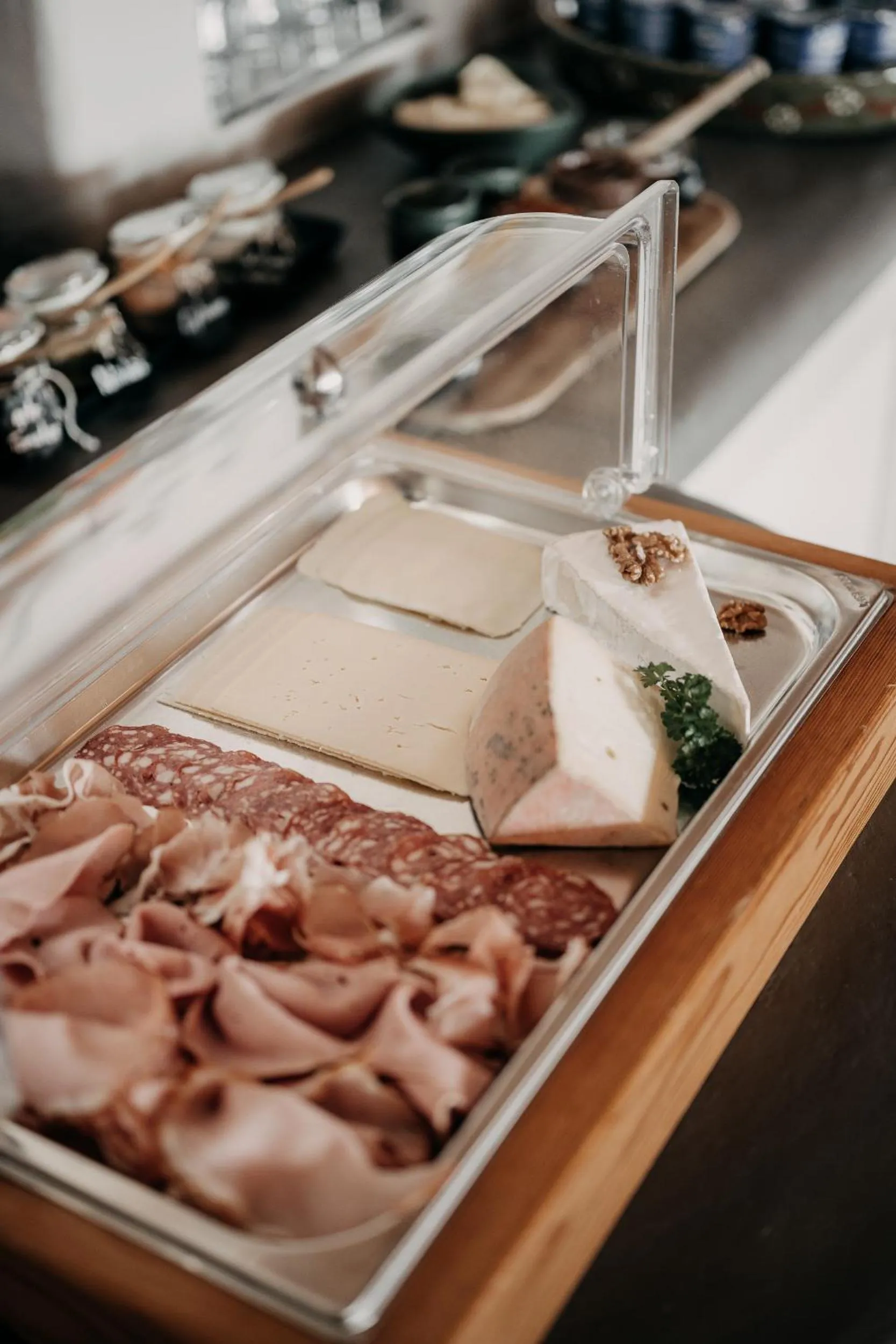 Buffet breakfast in Alpenappartements Cristall