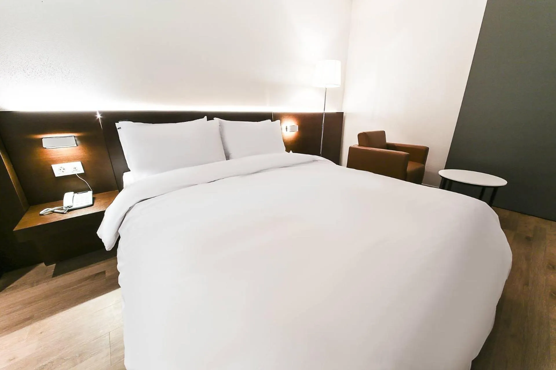 Bed in Golden River Hotel