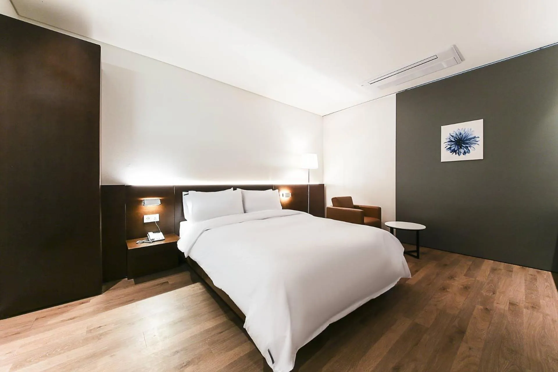 Bed in Golden River Hotel