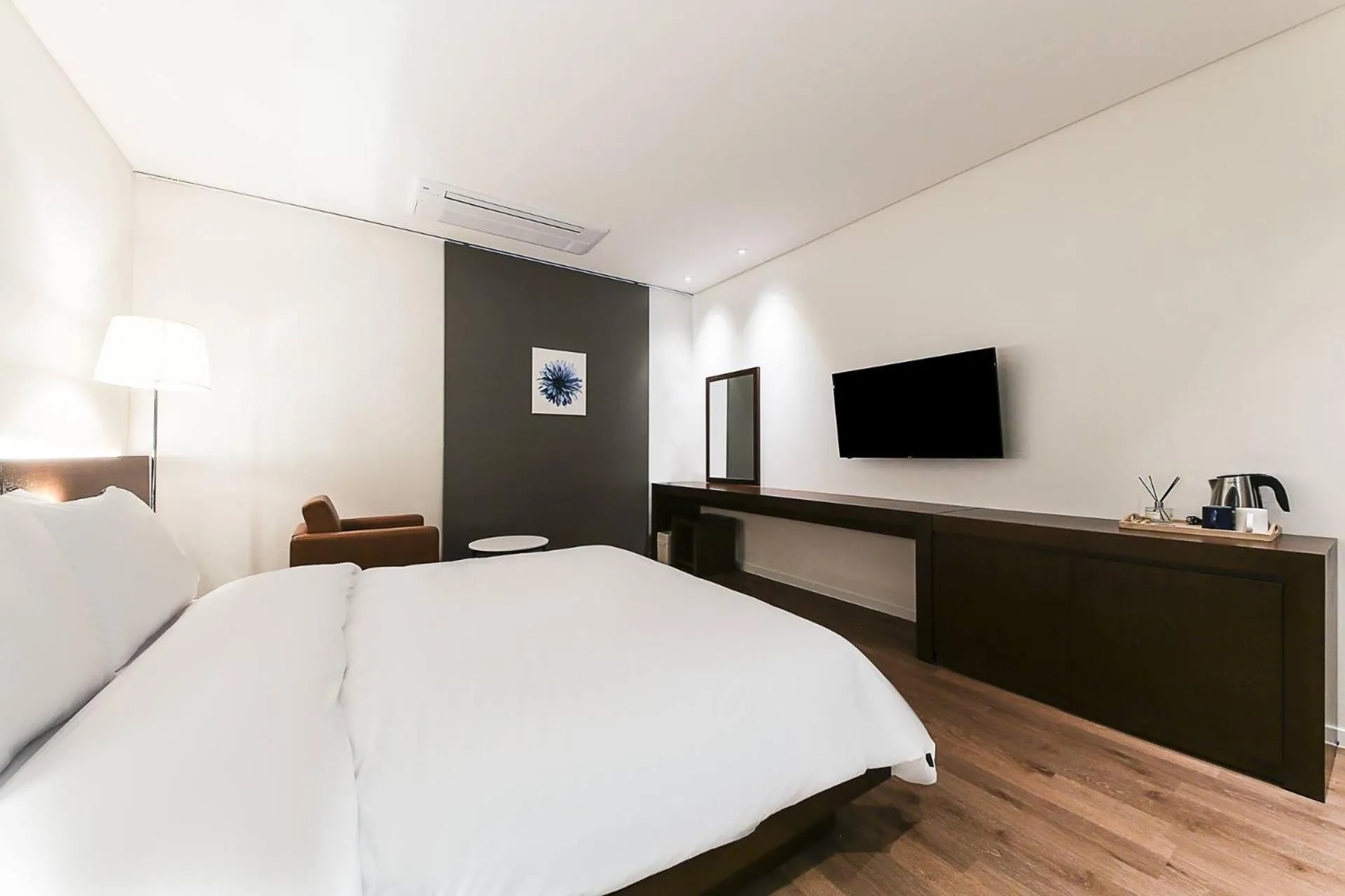 Bed in Golden River Hotel