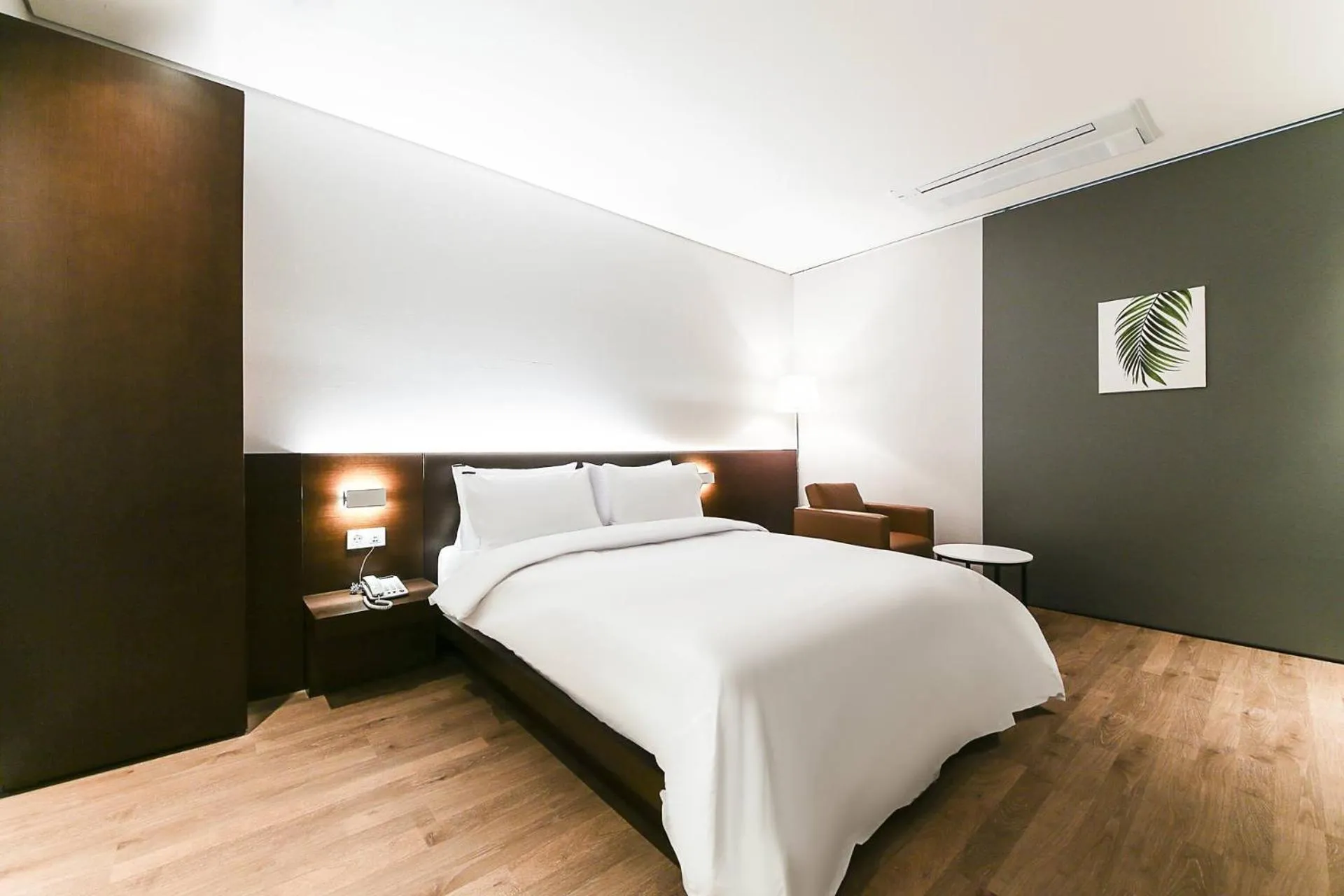 Bed in Golden River Hotel