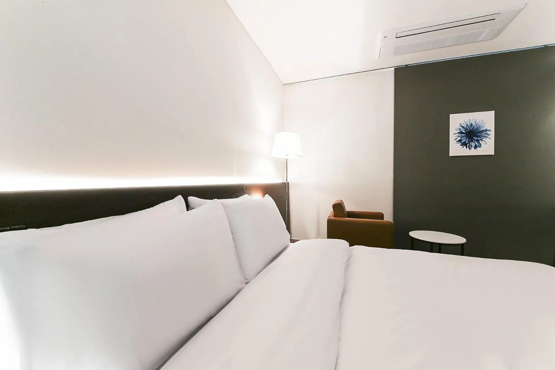 Bed in Golden River Hotel