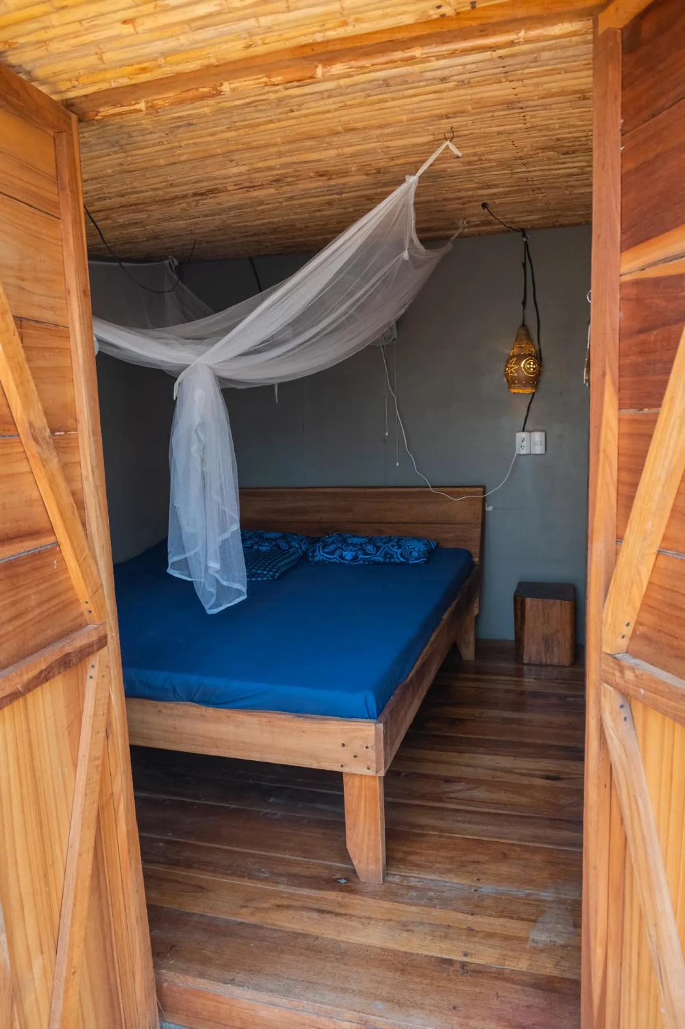 Bed in Roots Family