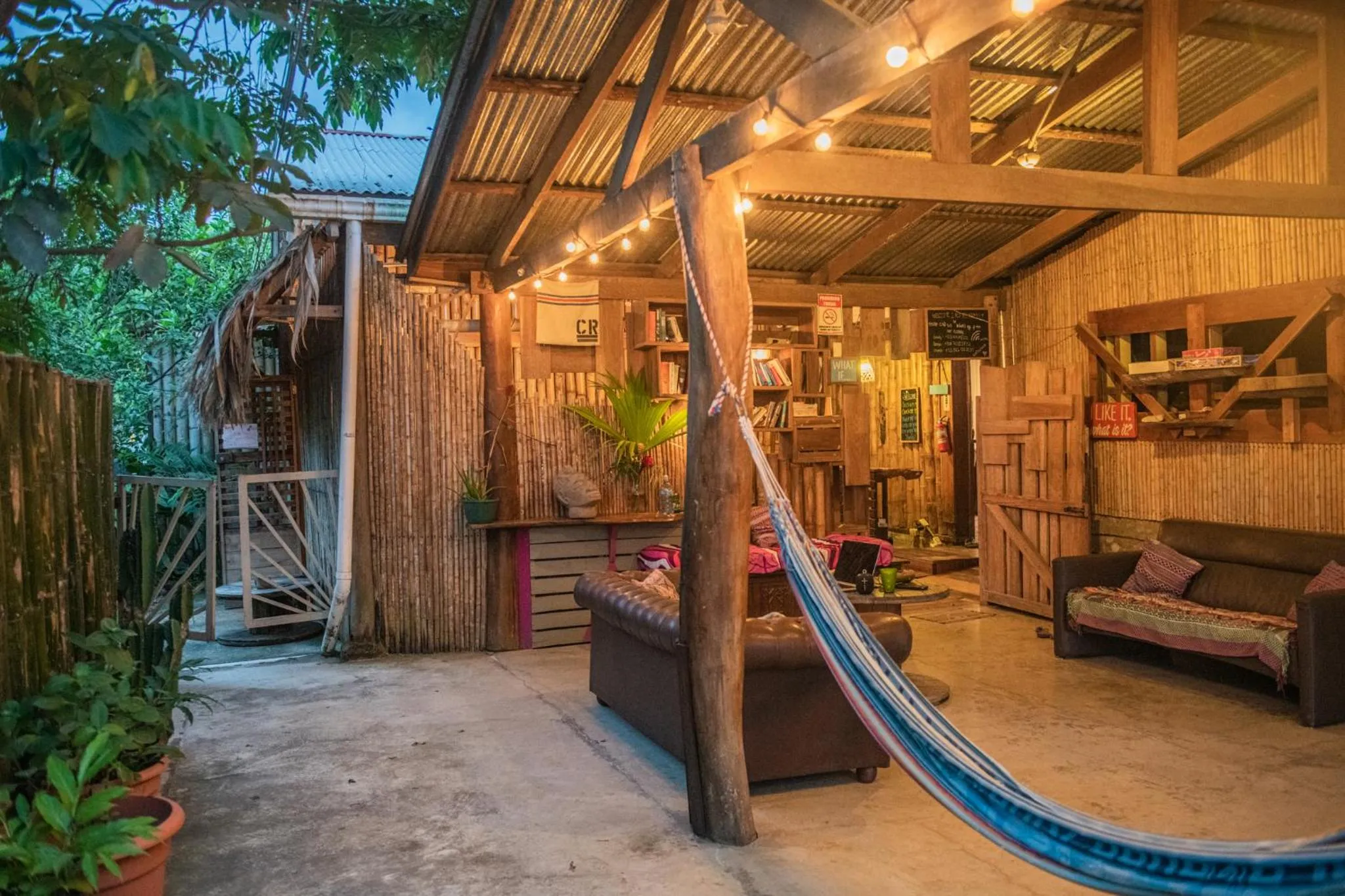 Facade/entrance in Roots Family