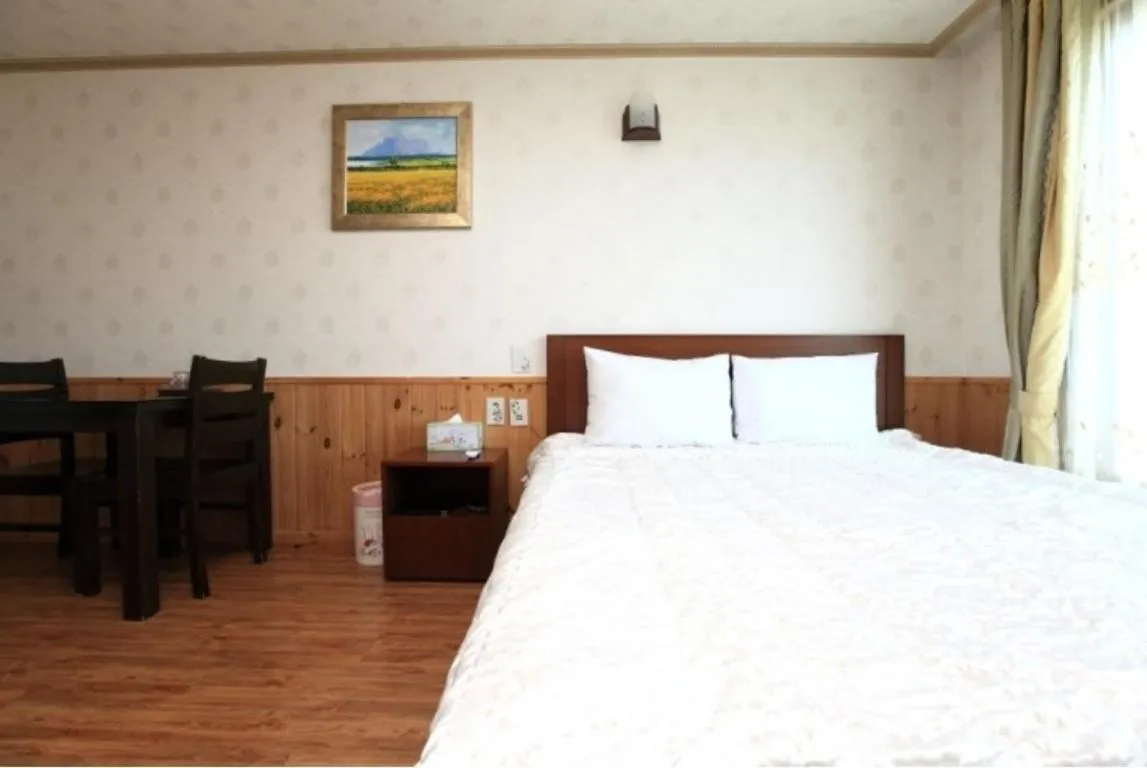 Bed in Jungmun Haesung Parktel