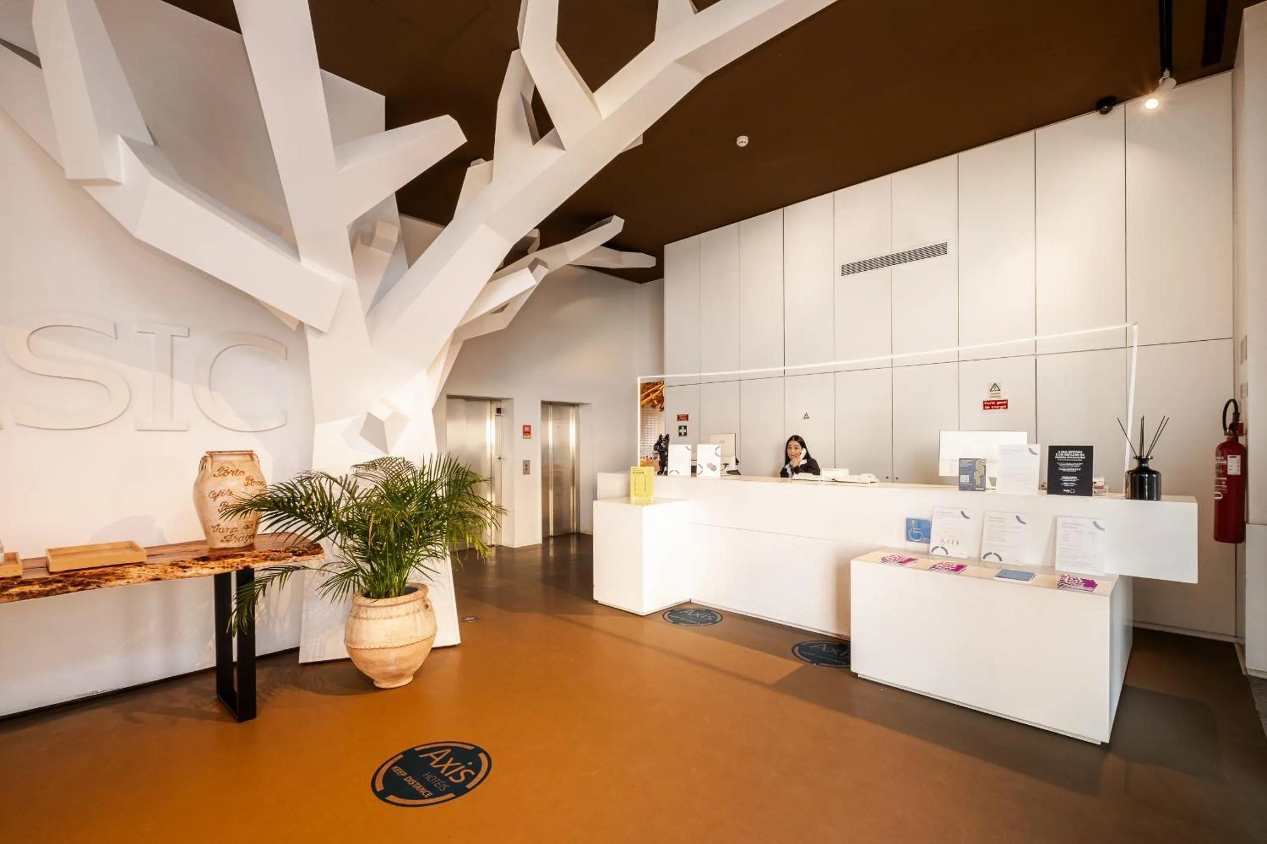 Lobby or reception in Basic Braga by Axis
