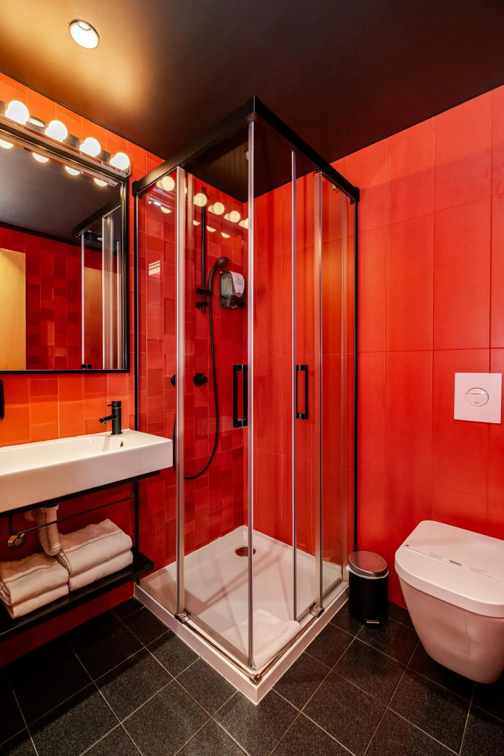 Bathroom in Basic Braga by Axis