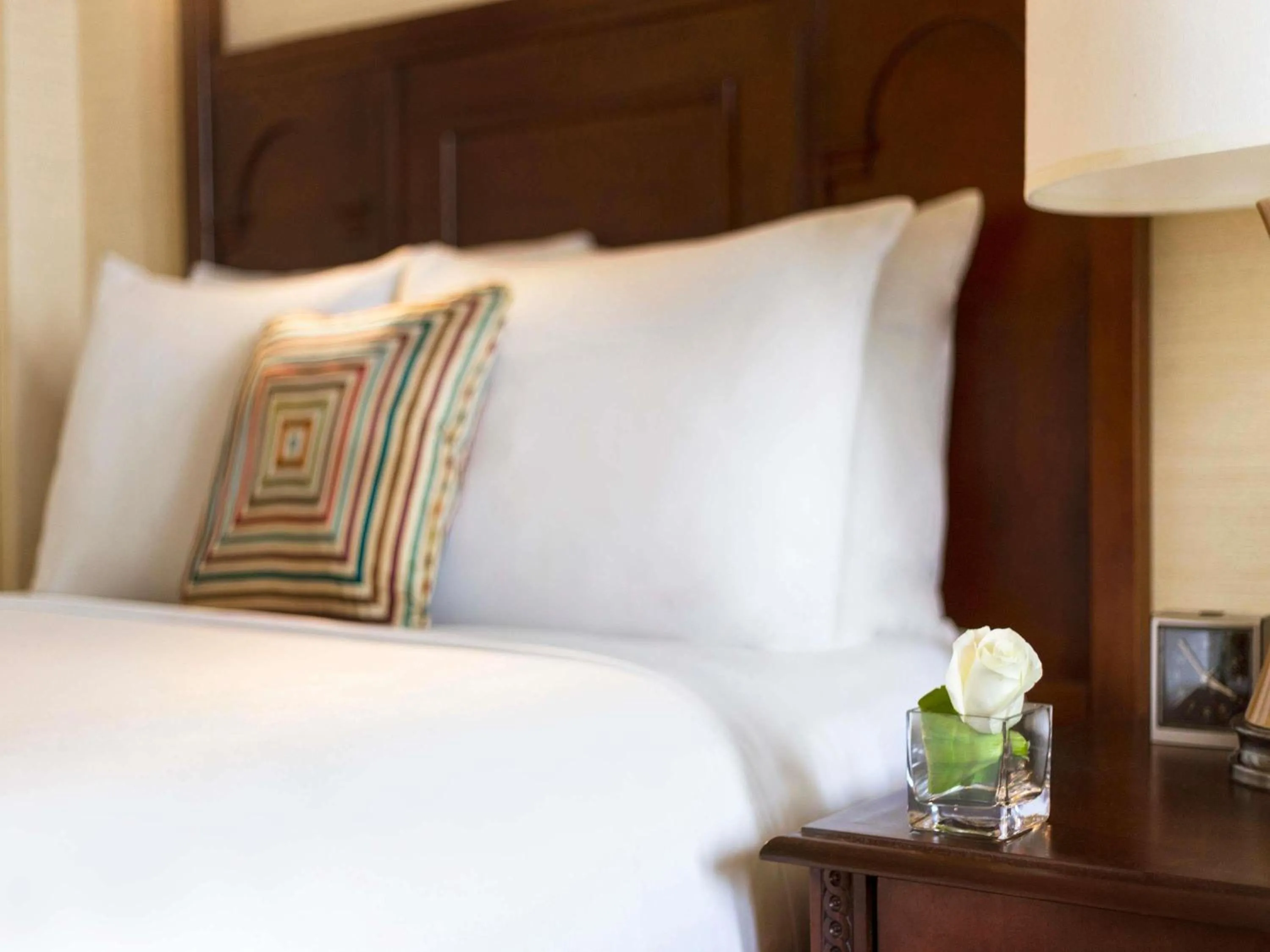 Bedroom, Bed in Fairmont Le Manoir Richelieu