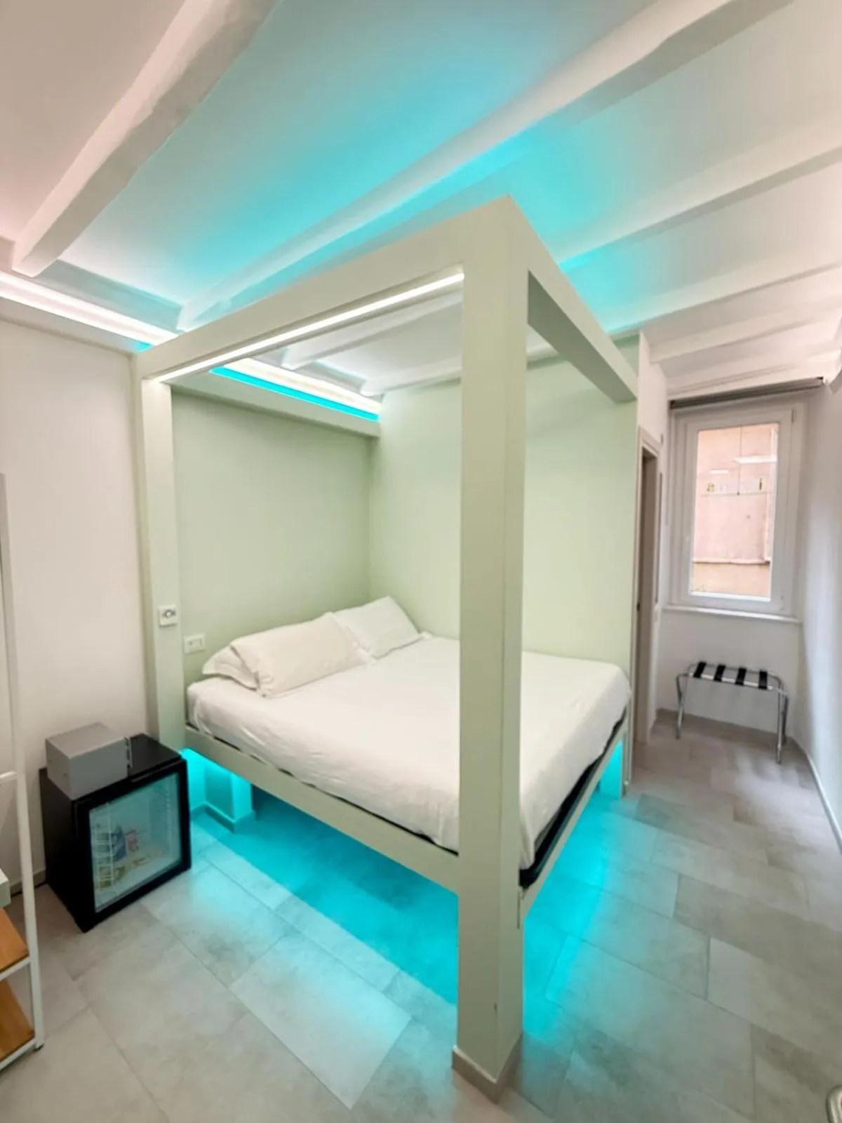 Photo of the whole room, Bed in iRooms - Spanish Steps