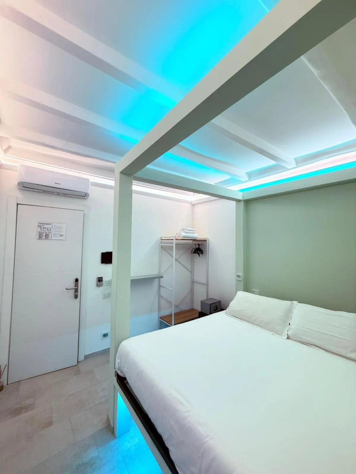 Bed in iRooms - Spanish Steps