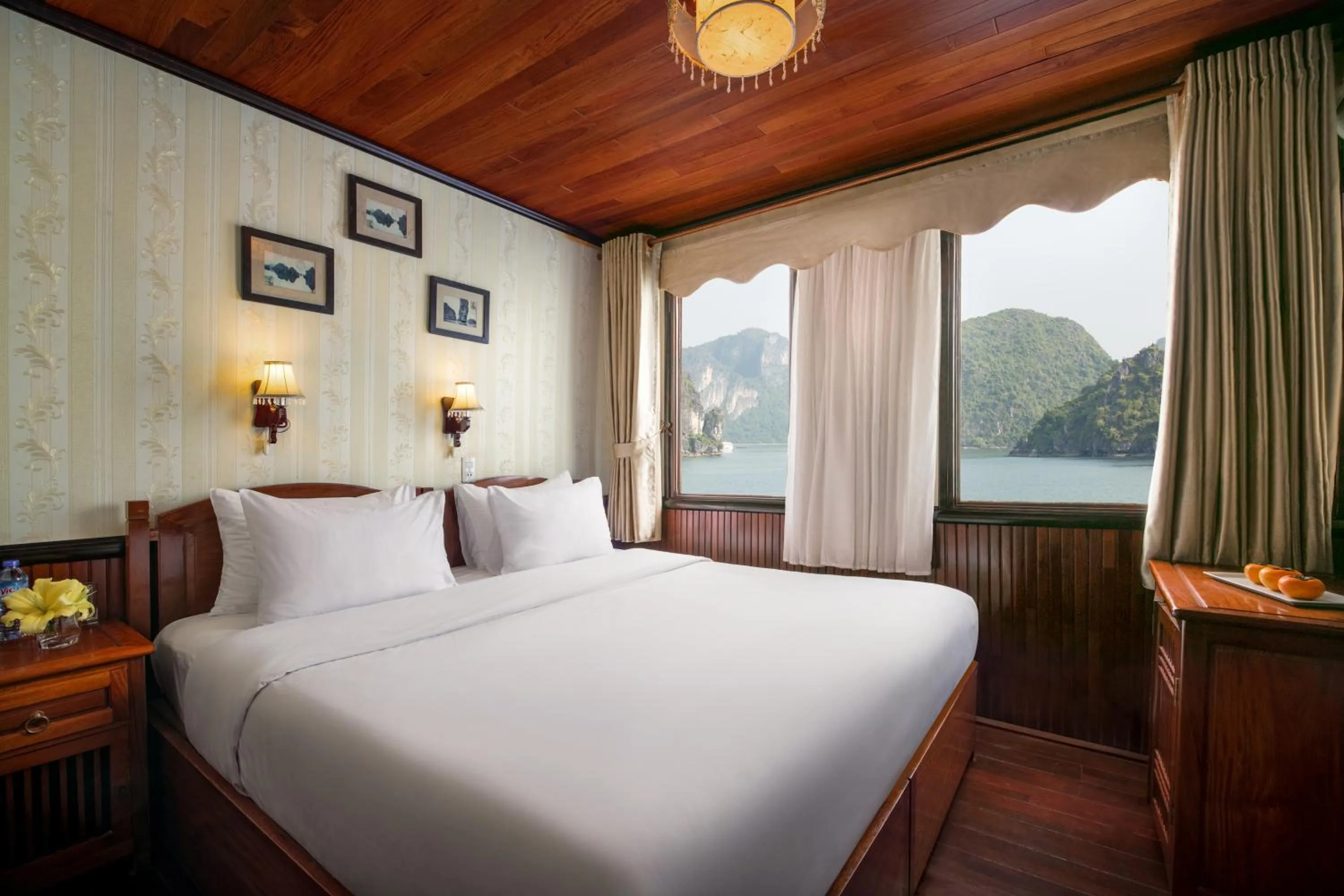 Deluxe Double or Twin Room with Sea View in Garden Bay Legend Cruise